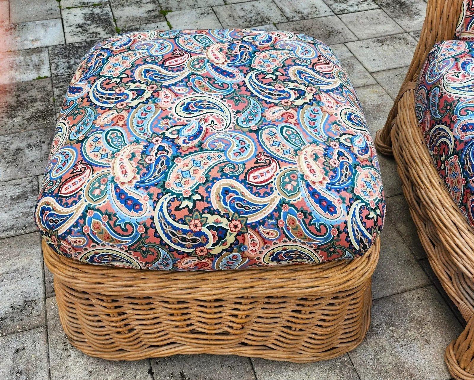 Poltrona e ottomana in rattan Ficks Reed d'epoca in vendita 2