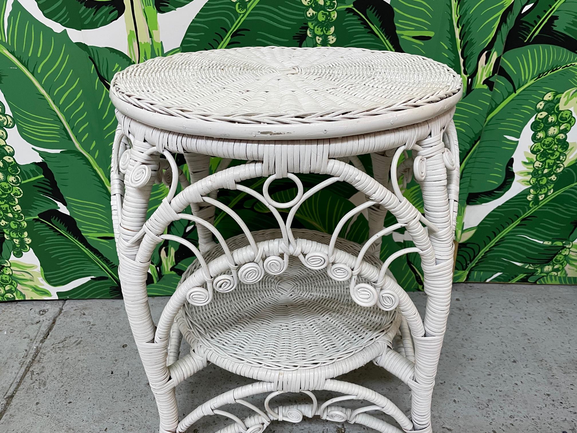 Vintage Fiddlehead Scroll Wicker Side Table in the Style of Heywood-Wakefield In Good Condition For Sale In Jacksonville, FL
