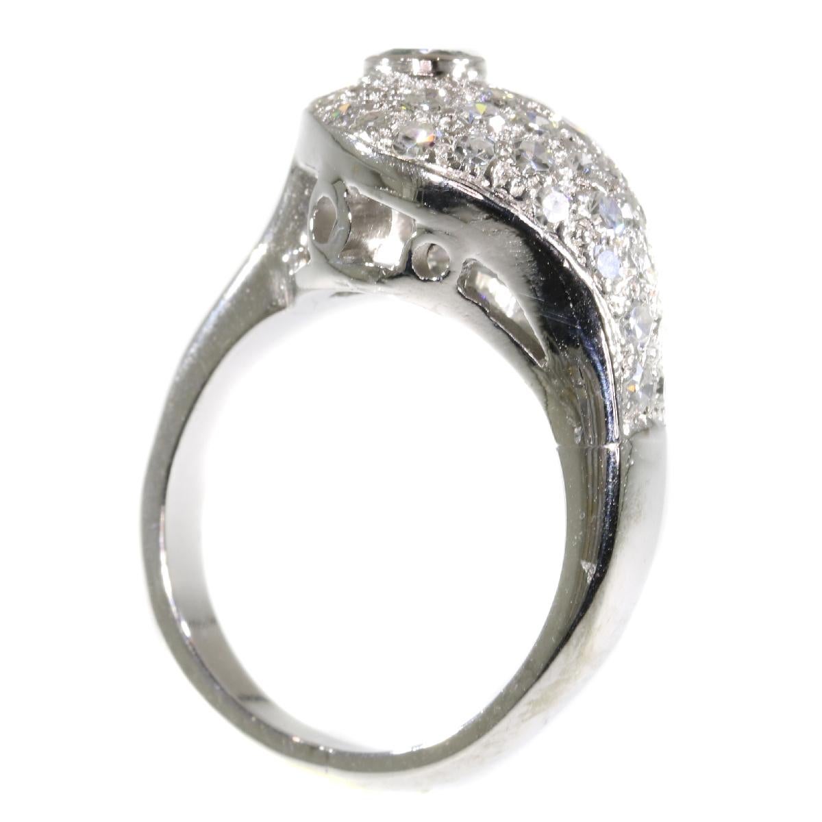 Vintage 1950s Diamond Ring with Natural Light Blue Diamond with Certificate In Excellent Condition For Sale In Antwerp, BE