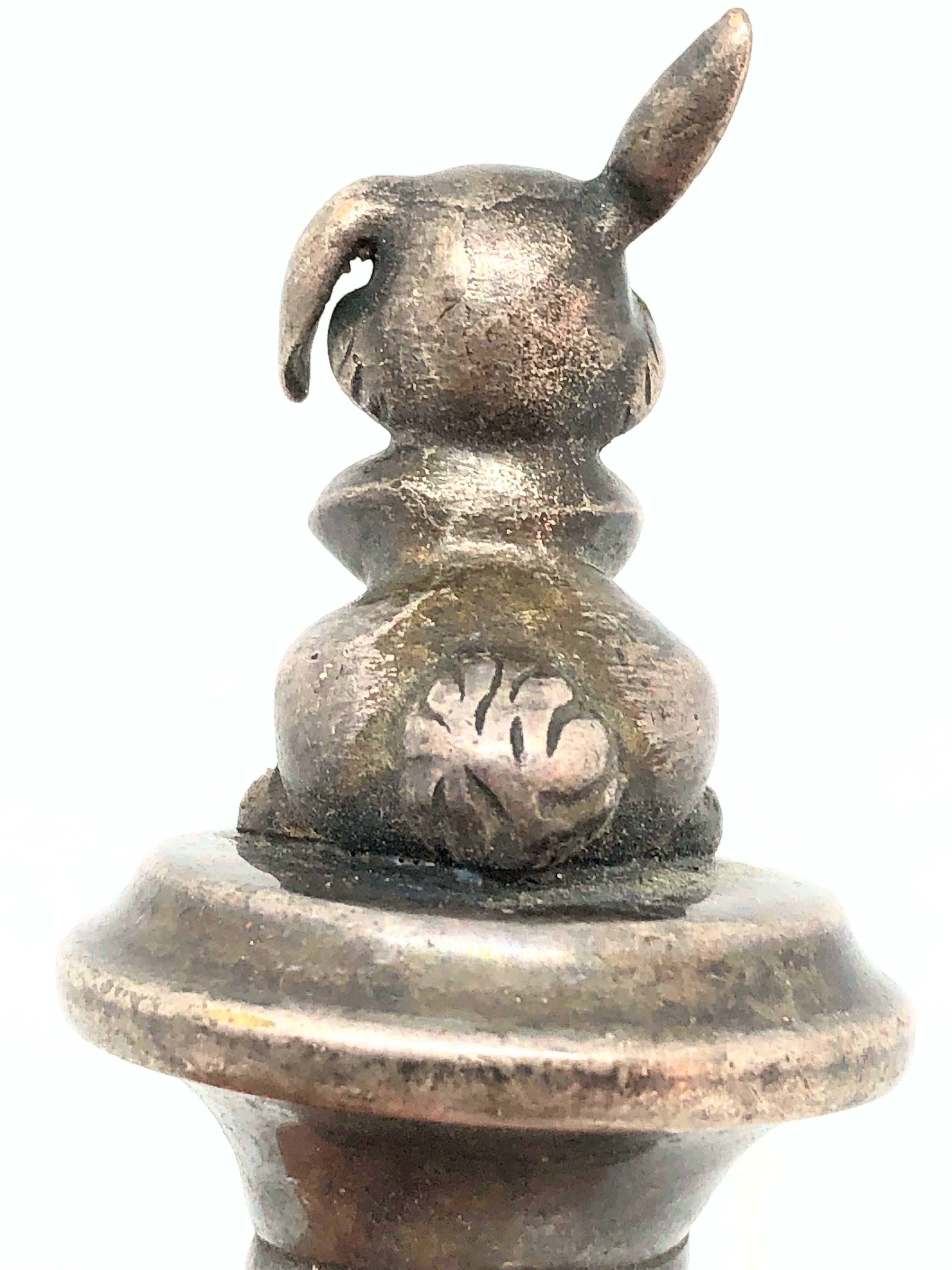 A beautiful metal and cork bottle stopper. Some wear with a nice patina, but this is old-age. Made of metal and cork. A beautiful nice Barware item or just a display item in your collections of antique bottle stoppers.

      
