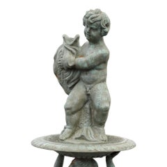 Fontaine de jardin vintage en fonte représentant un chérubin et un dauphin, milieu du XXe siècle