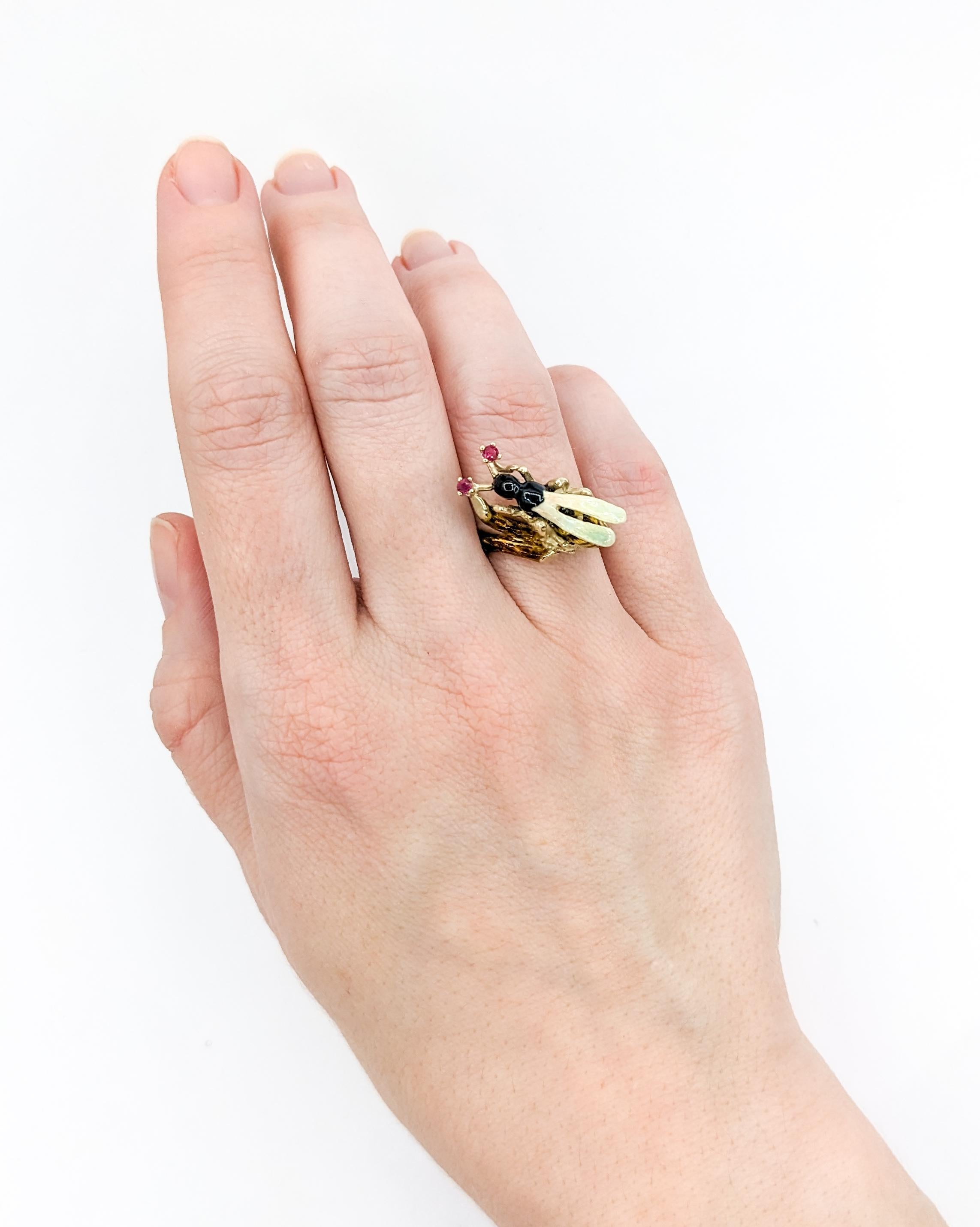 Vintage Figural Enamel Wasp Insect Ring with Rubies In Yellow Gold For Sale 5