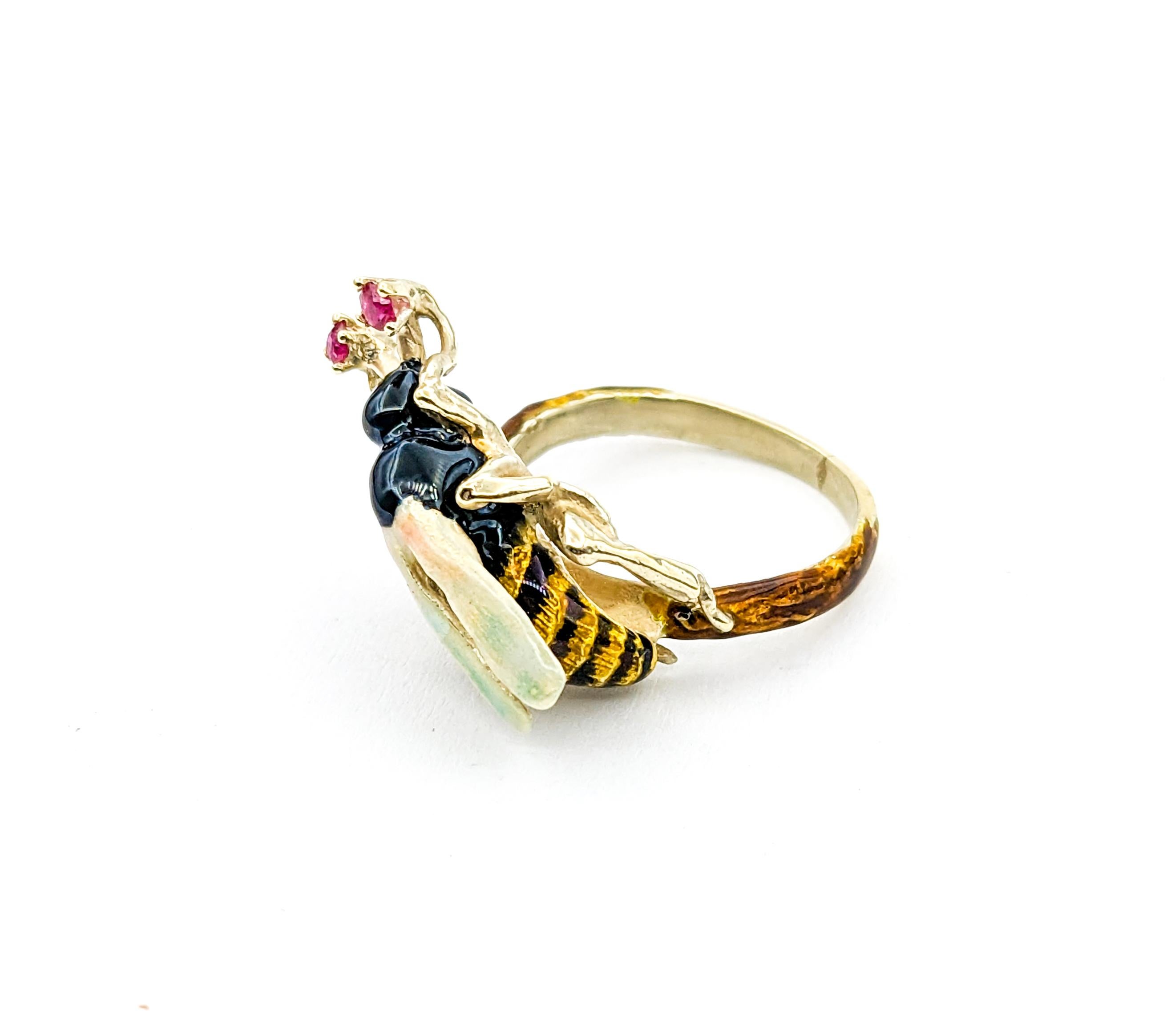 Vintage Figural Enamel Wasp Insect Ring with Rubies In Yellow Gold In Excellent Condition For Sale In Bloomington, MN