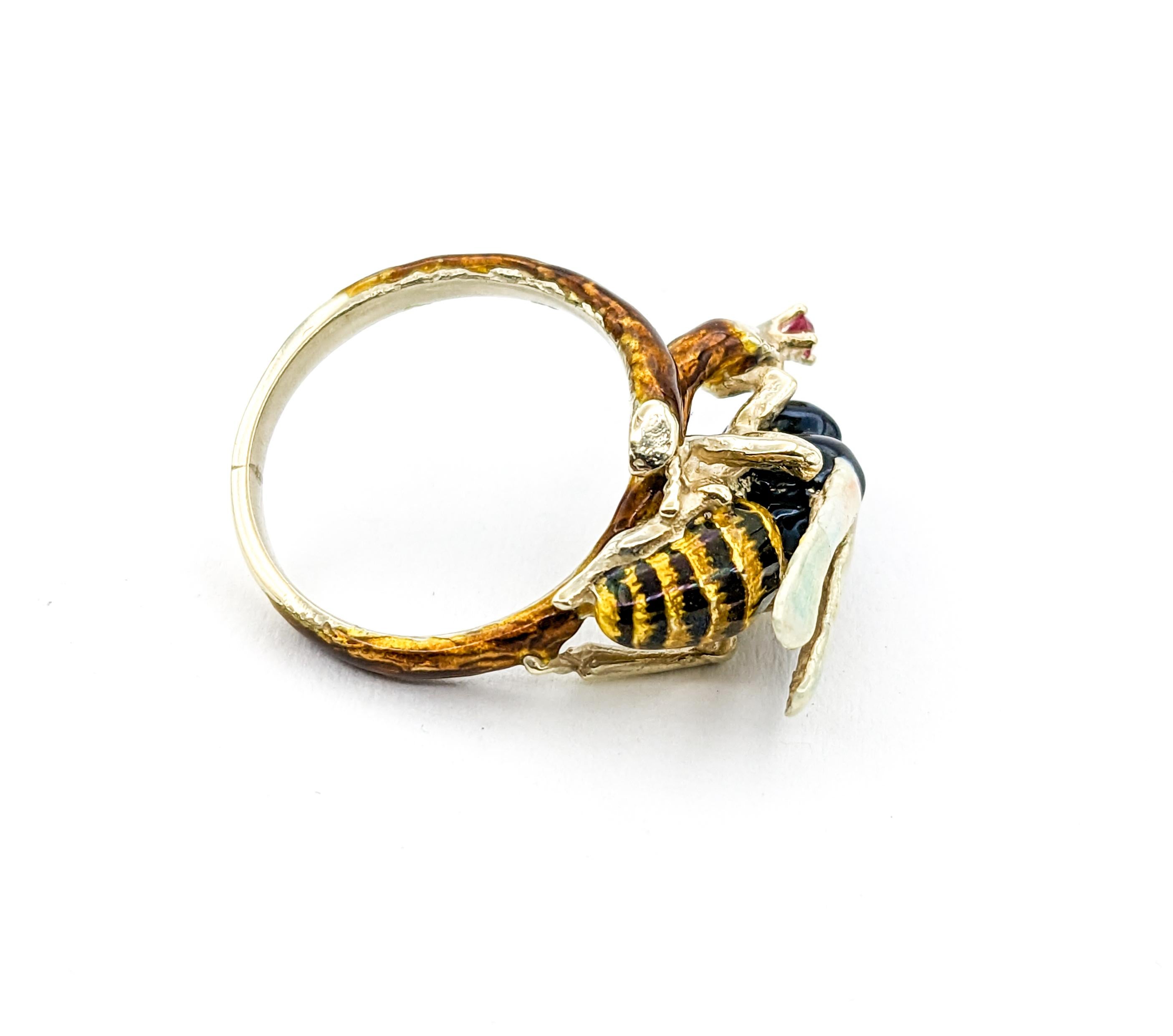 Vintage Figural Enamel Wasp Insect Ring with Rubies In Yellow Gold For Sale 1