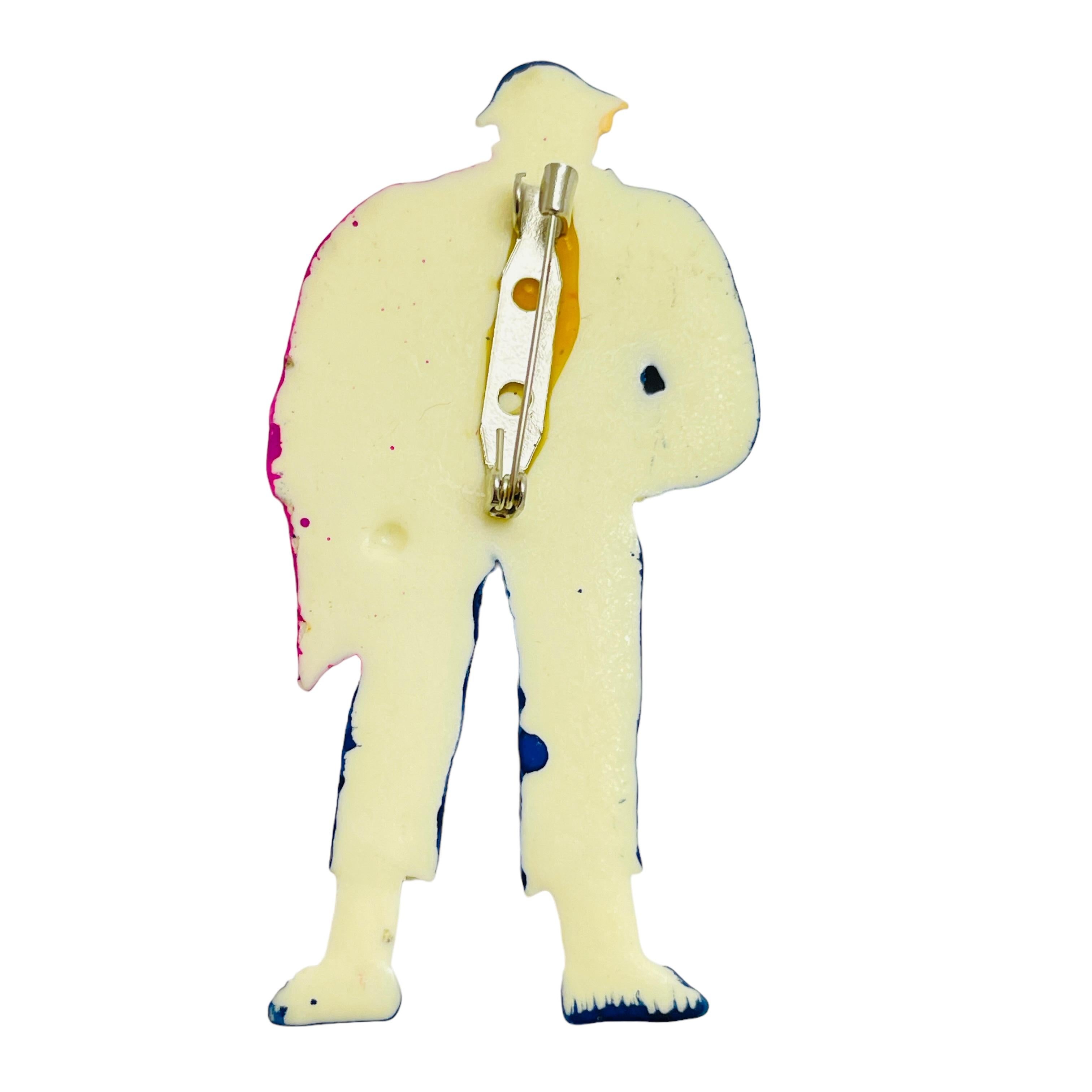 Vintage figural fashion plastic designer brooch In Good Condition For Sale In Palos Hills, IL