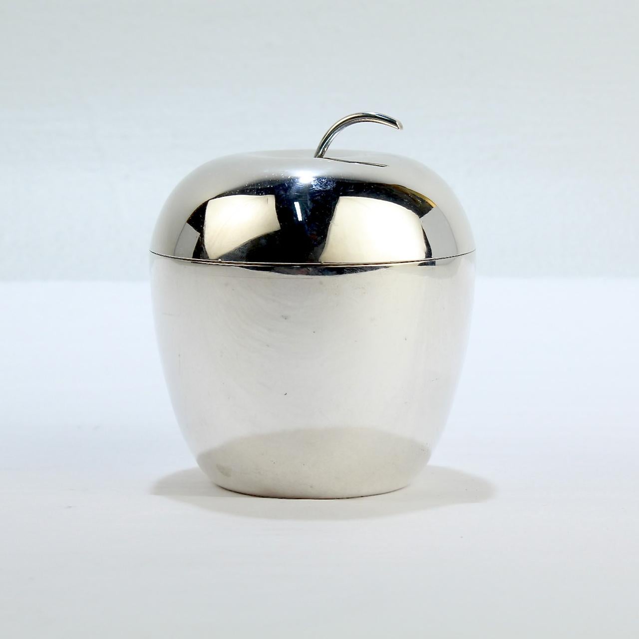 Vintage Figural J. E. Caldwell Apfelförmige Kasten aus Sterlingsilber (Moderne) im Angebot