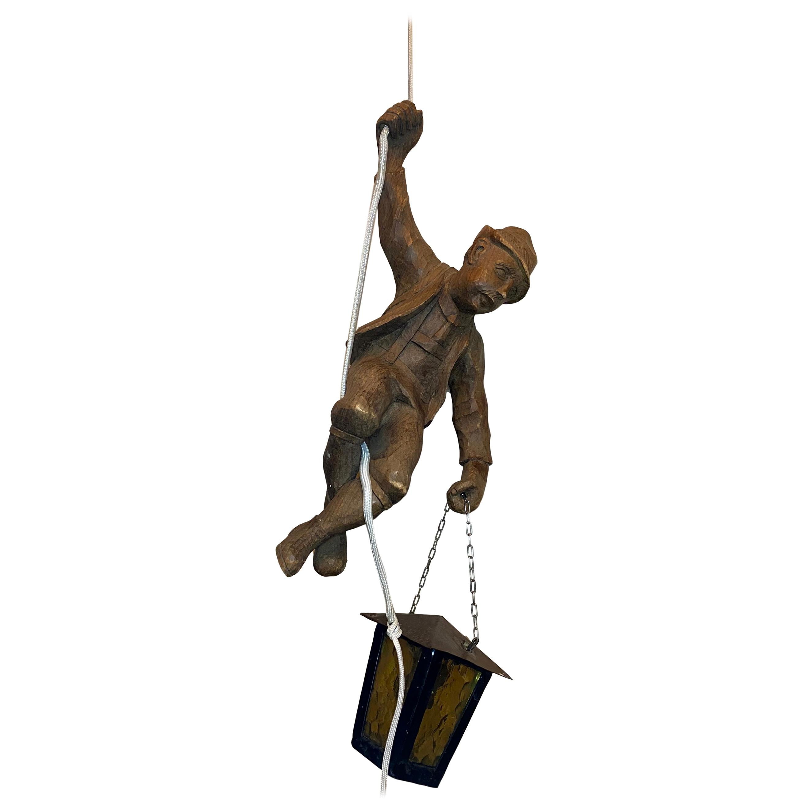 Lampe à suspension figurative vintage « a Mountain Climber & Lantern » de style Forêt-Noire en vente