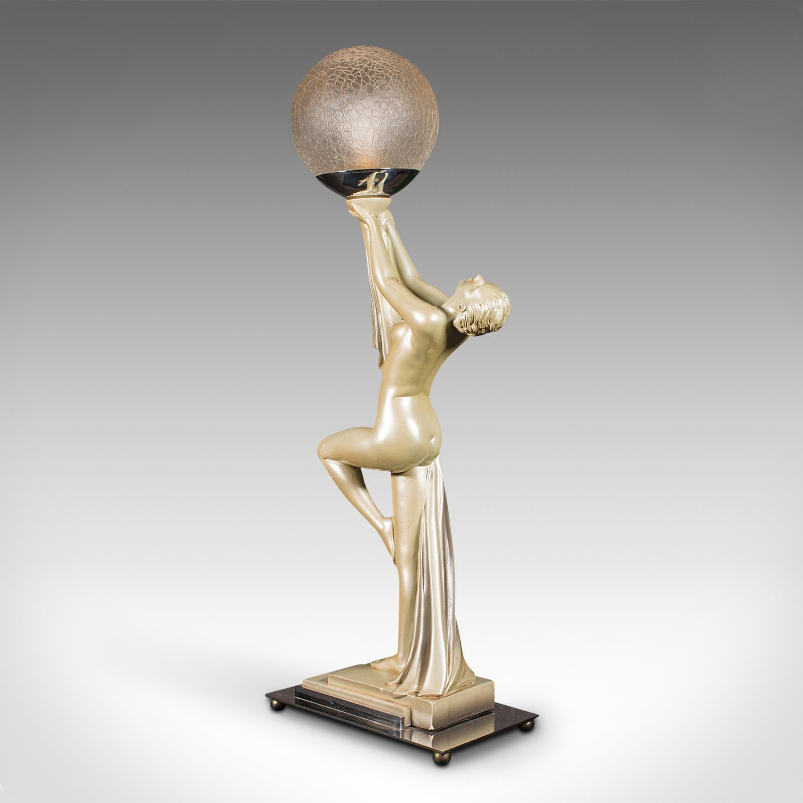 20ième siècle Lampe de bureau figurative vintage anglaise, Art Déco, Leonardine, C.1930 en vente
