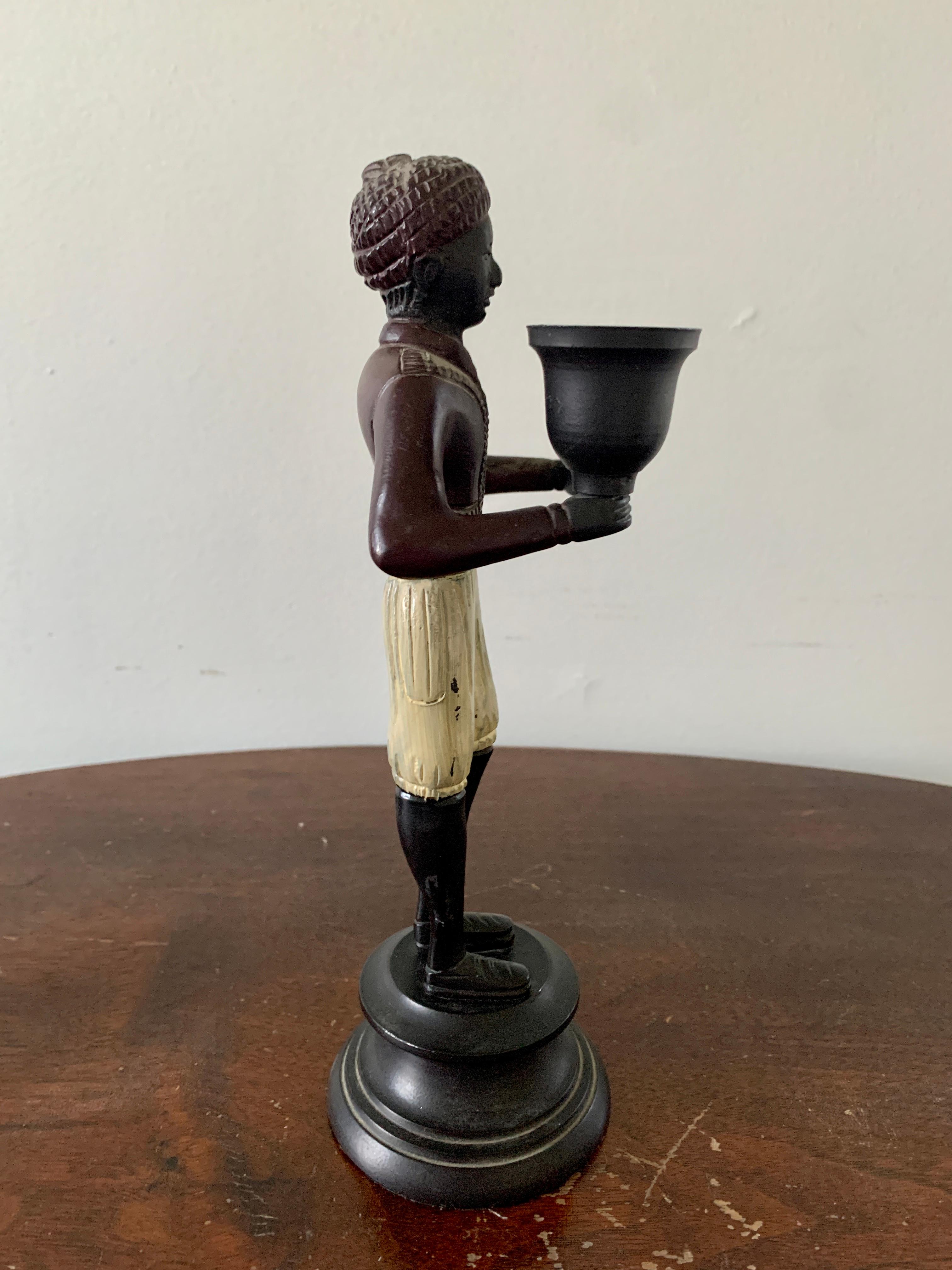 Paar figurative Vintage-Kerzenhalter aus Bronzeguss, Paar im Angebot 2