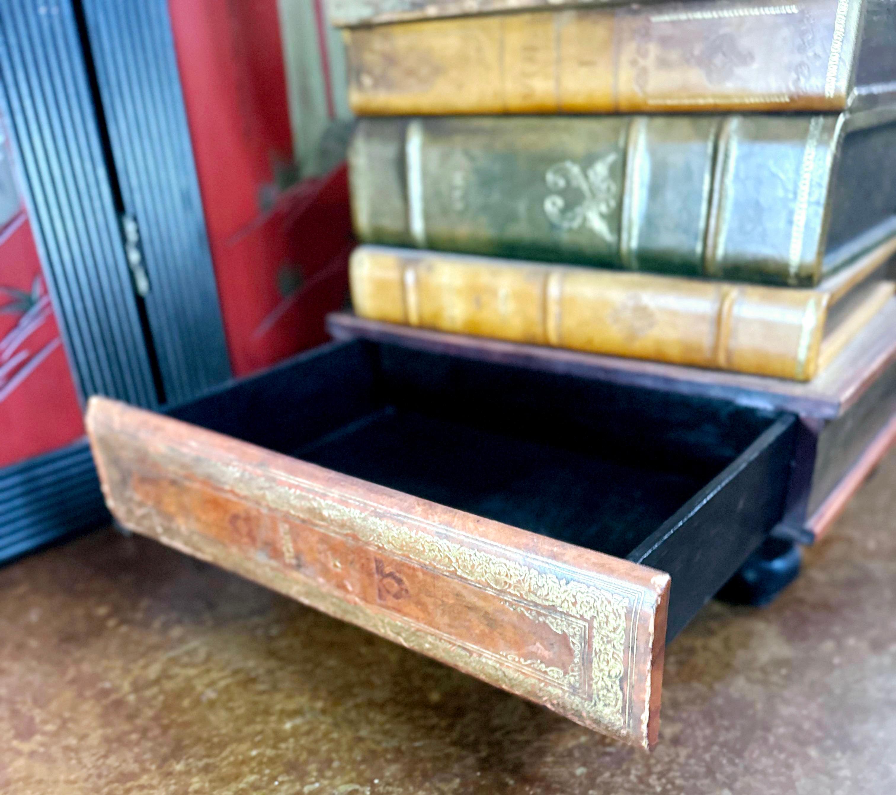 Vintage Figurative Italian Leather Stacked Books Storage Table  For Sale 9