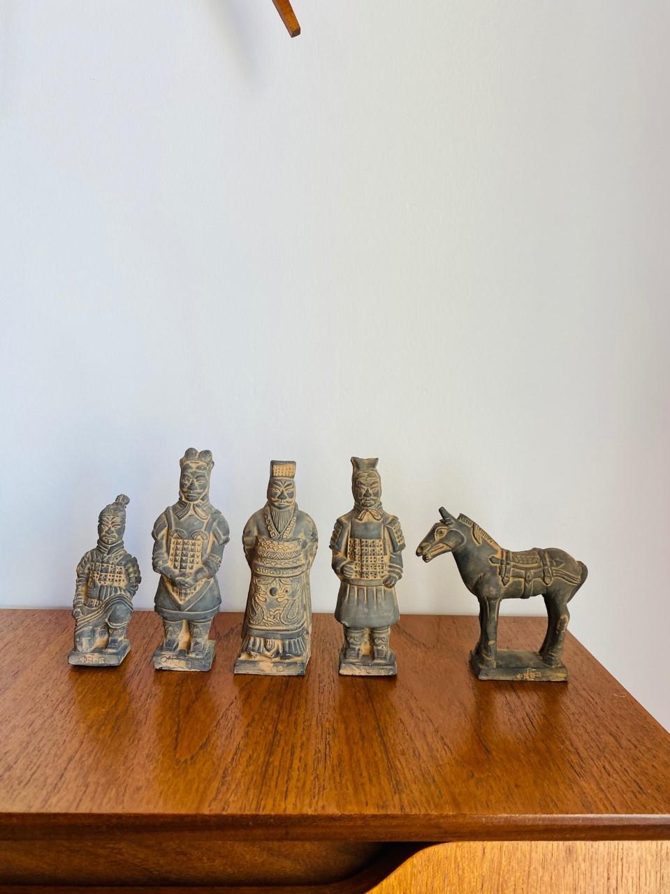 Vintage-Figurensatz von Miniatur-Terrakotta-Kriegern aus Xian, China (Chinesisch) im Angebot