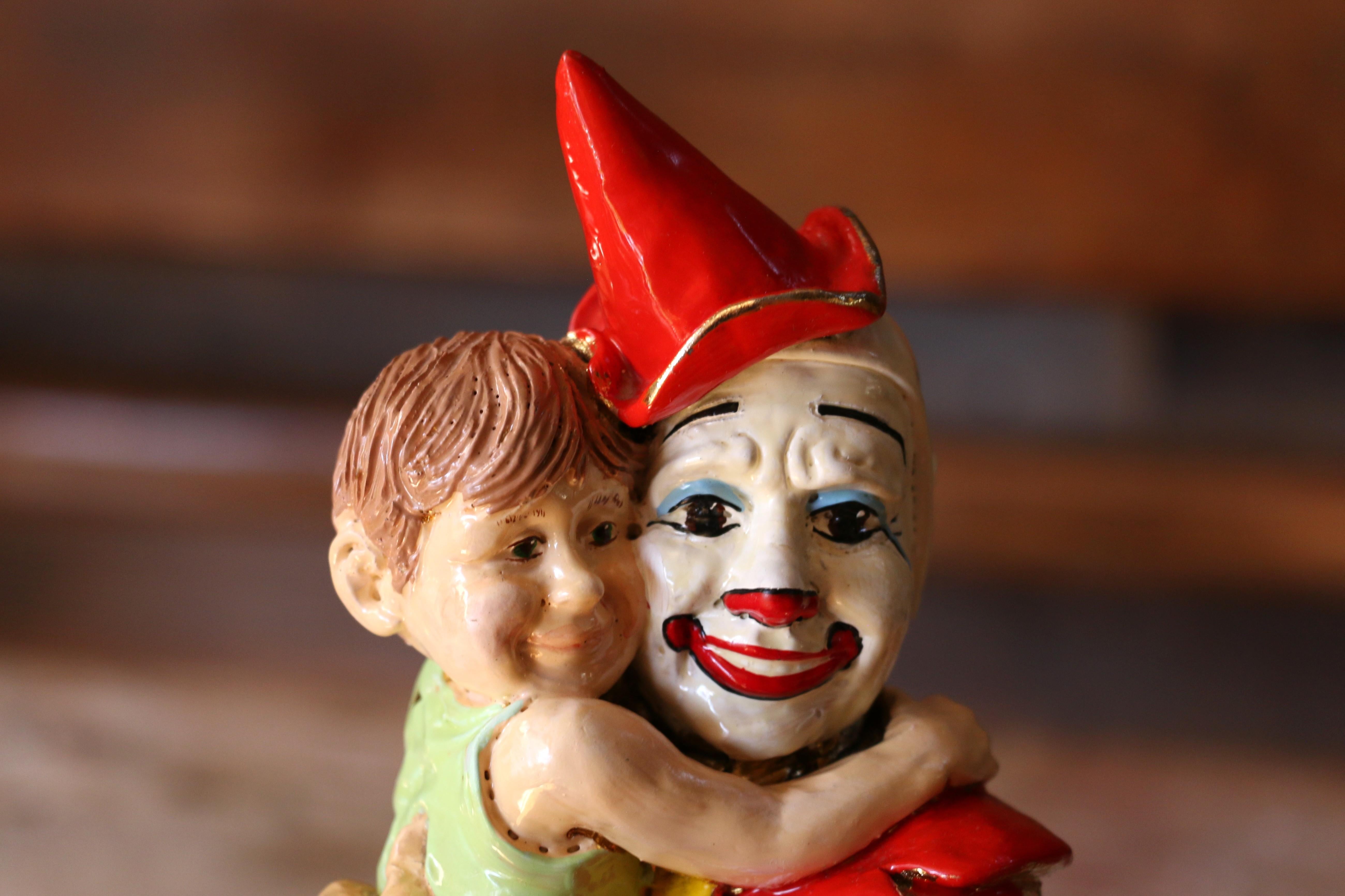 Vintage Figurine a Child Embracing a Clown by Ron Lee, 1985 in vendita 2
