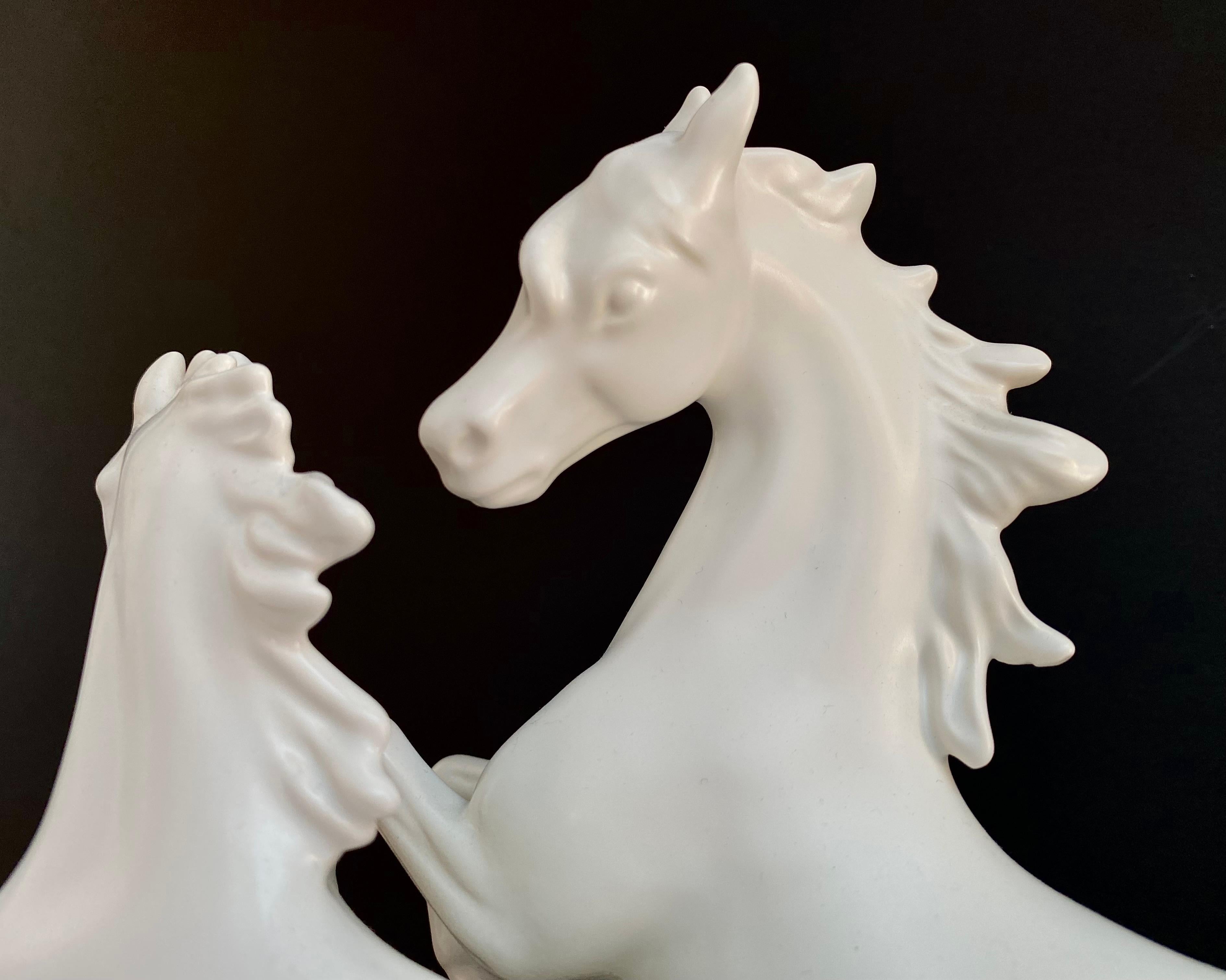 Mid-Century Modern Figurine vintage cheval en porcelaine biscuit blanc, Allemagne de l'Ouest, années 1980, Goebel
