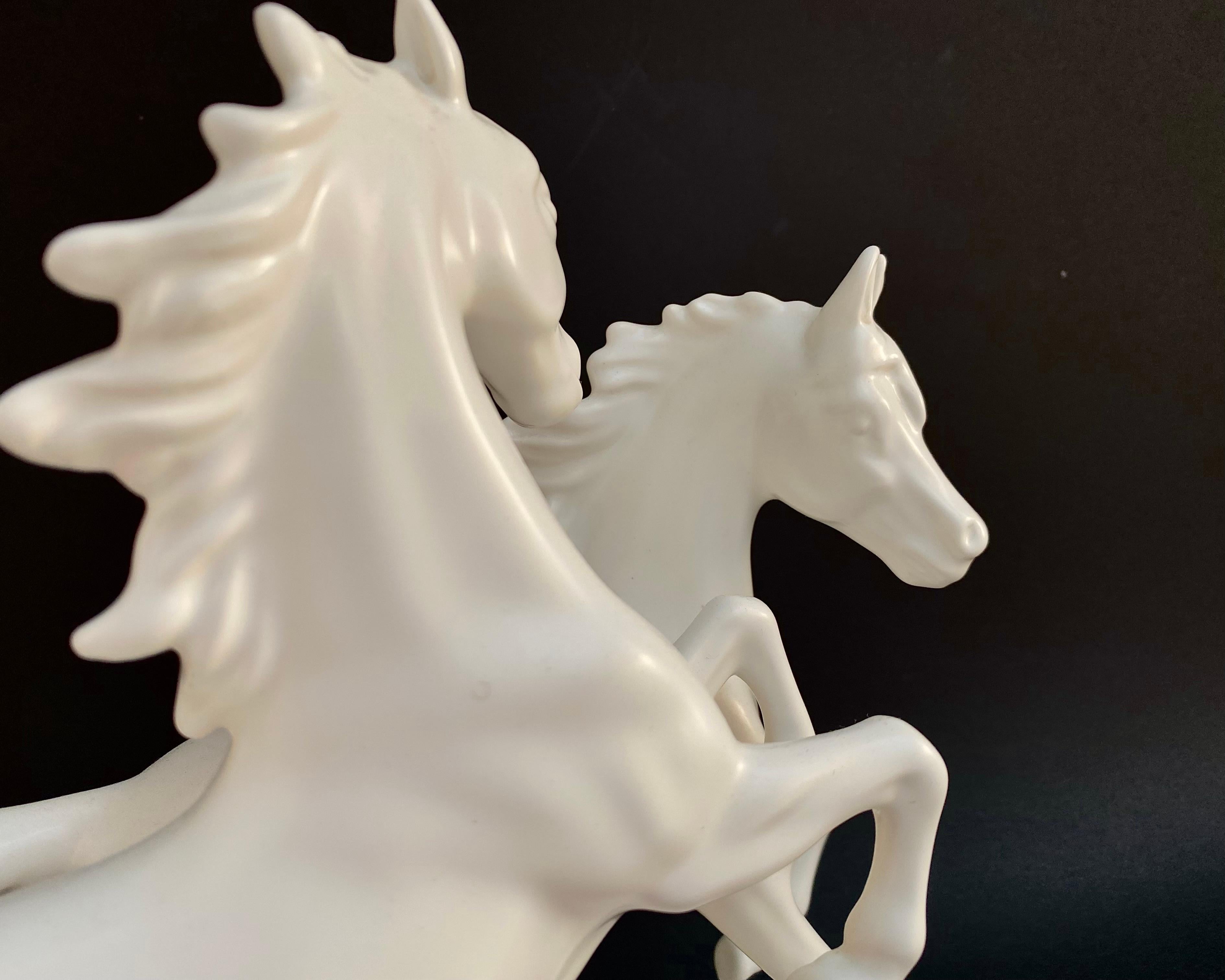Allemand Figurine vintage cheval en porcelaine biscuit blanc, Allemagne de l'Ouest, années 1980, Goebel