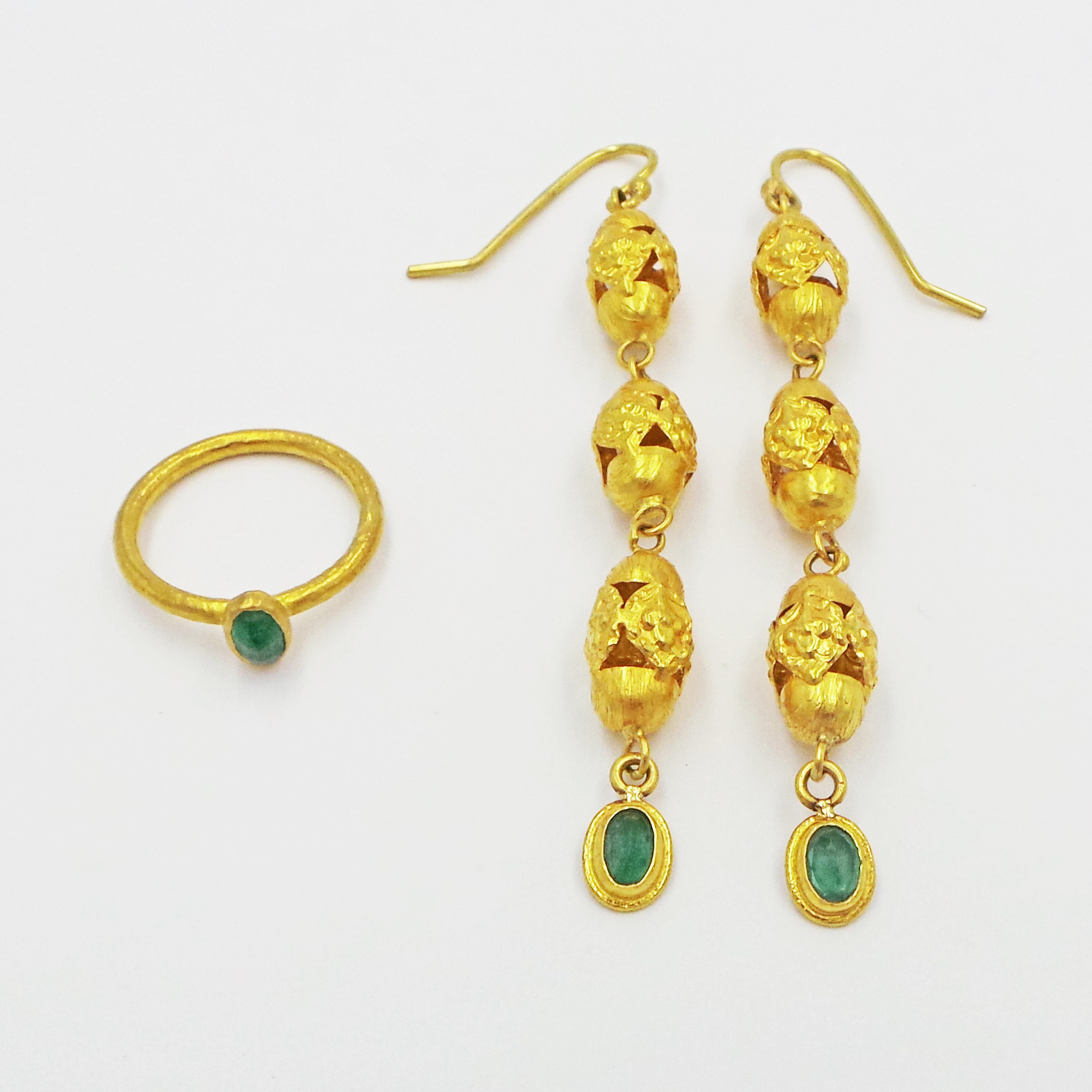 Contemporary Emerald and 22 Karat Gold Vintage Filigree Dangle Earring and Ring Set For Sale