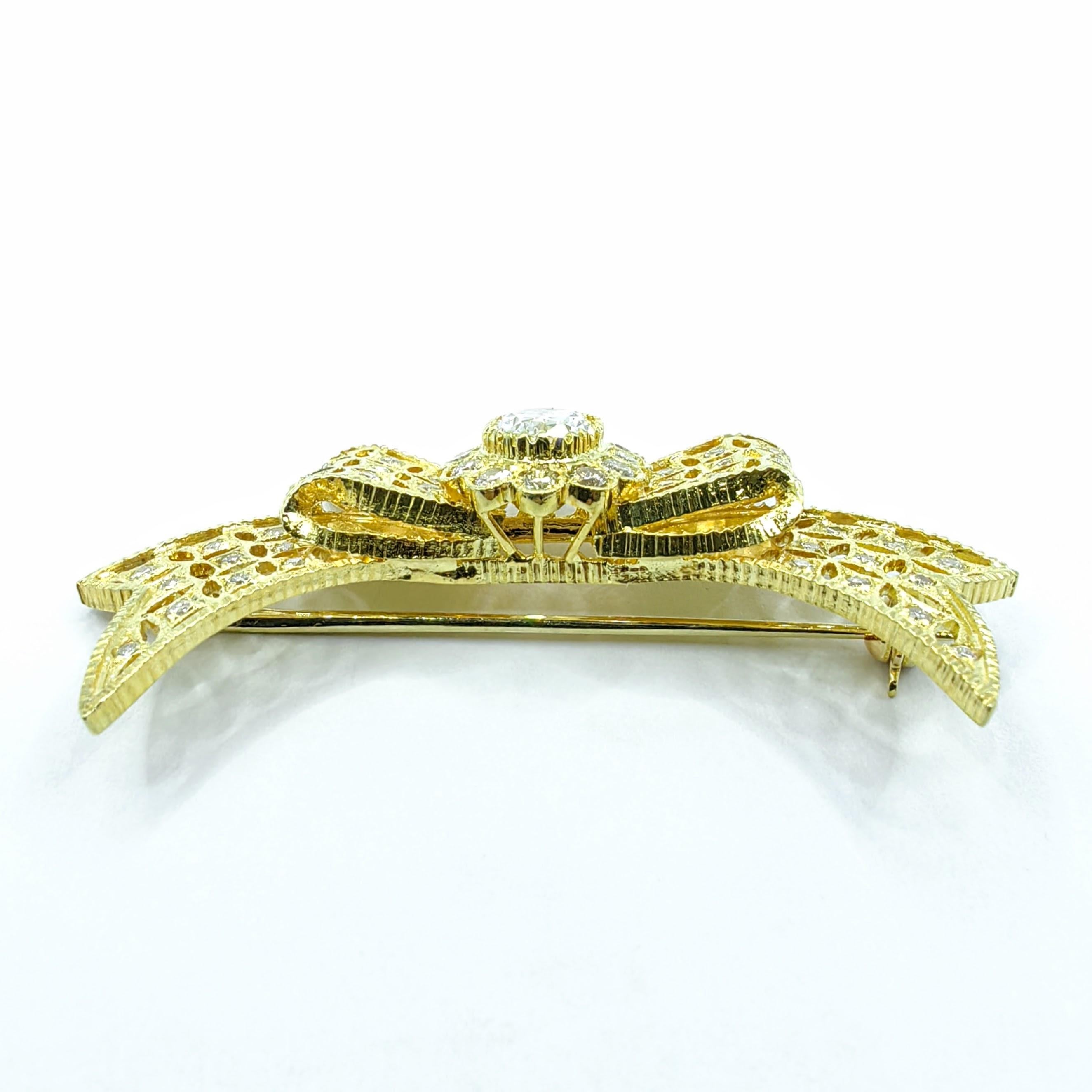 Broche vintage de filigrana con lazo de diamantes talla oval de 1,43 quilates en oro amarillo de 14 quilates Contemporáneo en venta