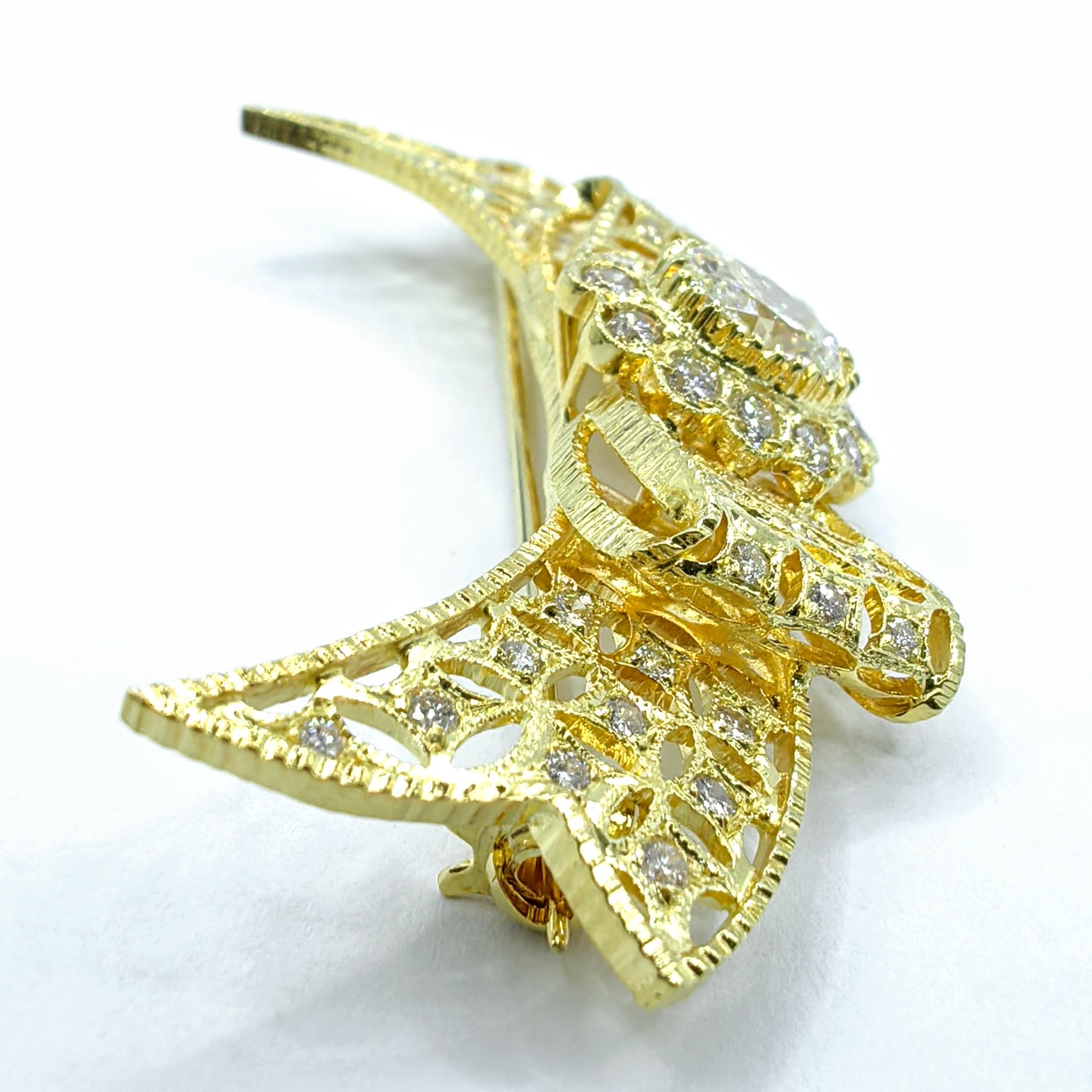 Broche vintage de filigrana con lazo de diamantes talla oval de 1,43 quilates en oro amarillo de 14 quilates Corte oval en venta