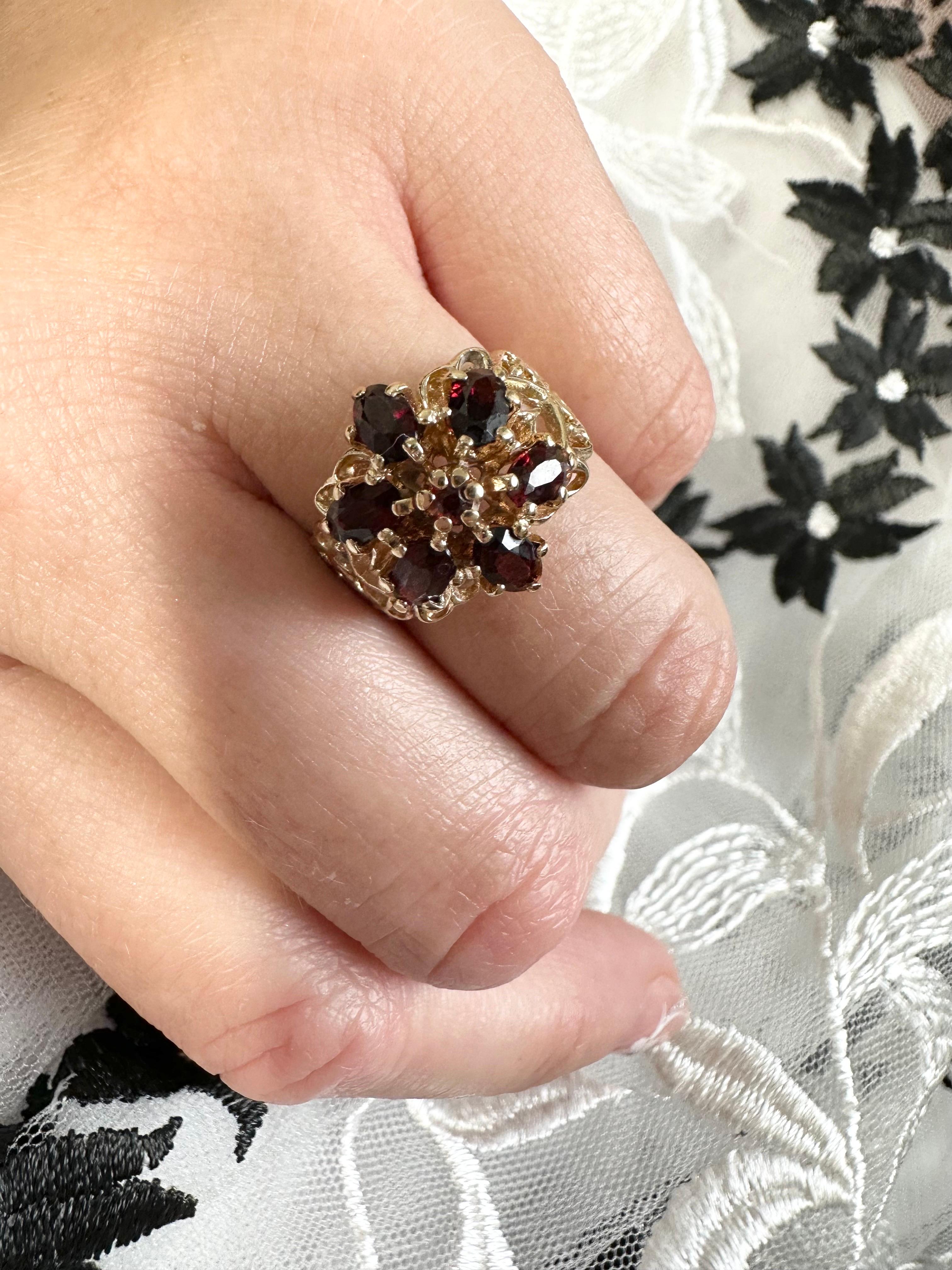 Vintage Filigree Garnet Gemstone Ring 10Karat Yellow Gold For Sale 1