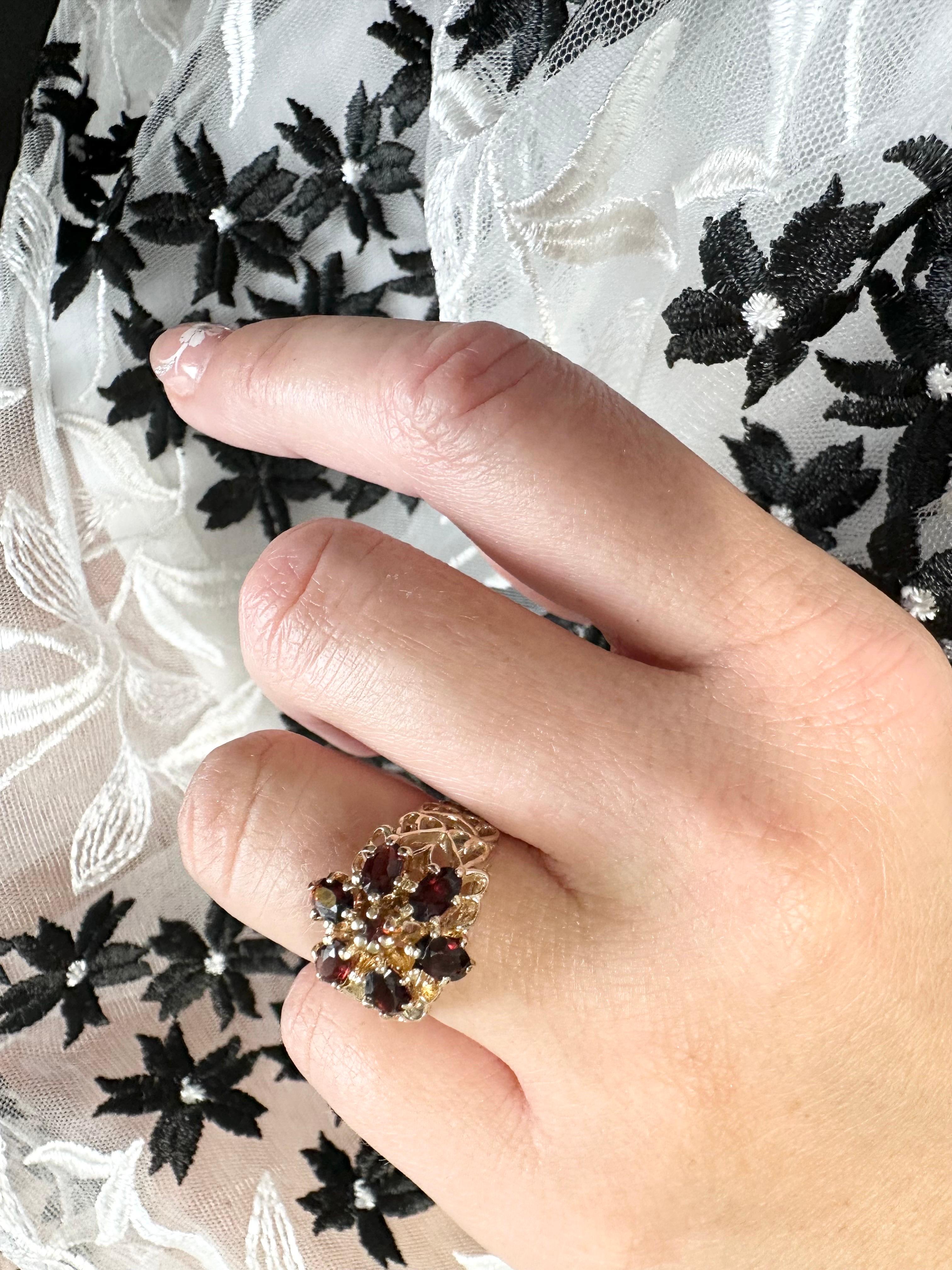 Vintage Filigree Garnet Gemstone Ring 10Karat Yellow Gold For Sale 2