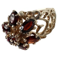 Anello vintage in filigrana con gemme di granato in oro giallo 10KT