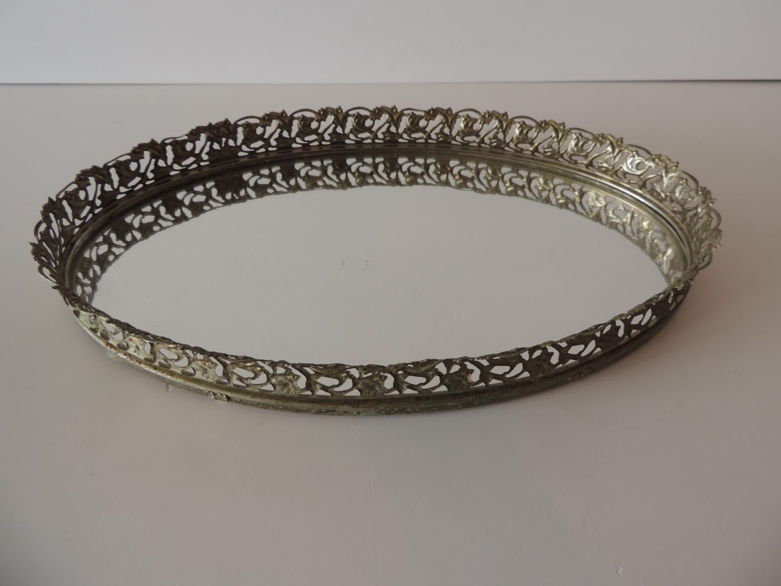 Vintage French filigree oval brass vanity tray with mirror
floral pierced tray edge with oval mirror inset. Felt backing.
Size: 13.5
