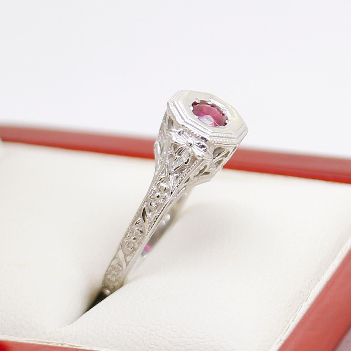 Vintage Filigree Ruby Ring In Good Condition For Sale In BALMAIN, NSW