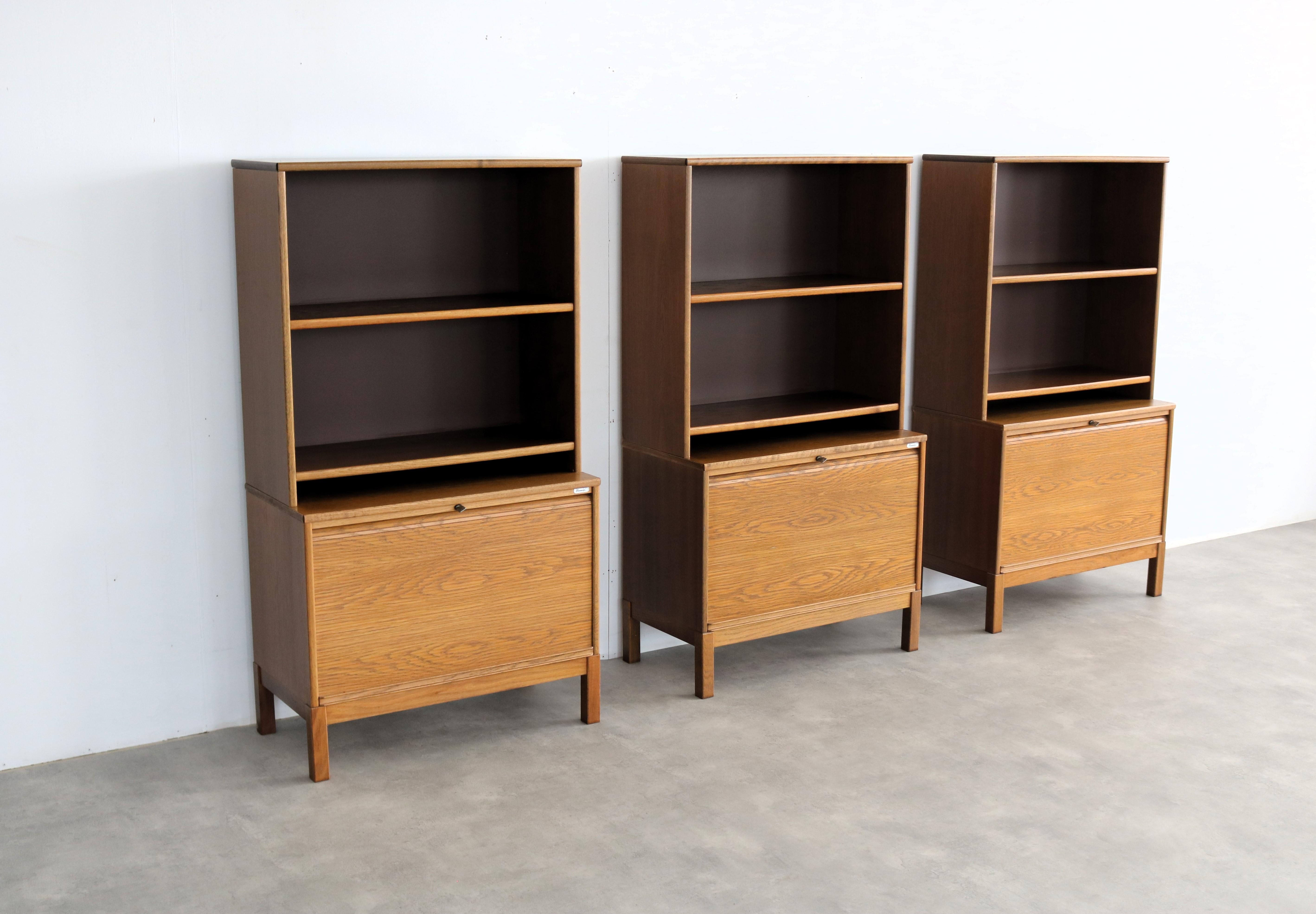vintage filing cabinet | bookcase | Kinnarps | Sweden In Good Condition For Sale In GRONINGEN, NL