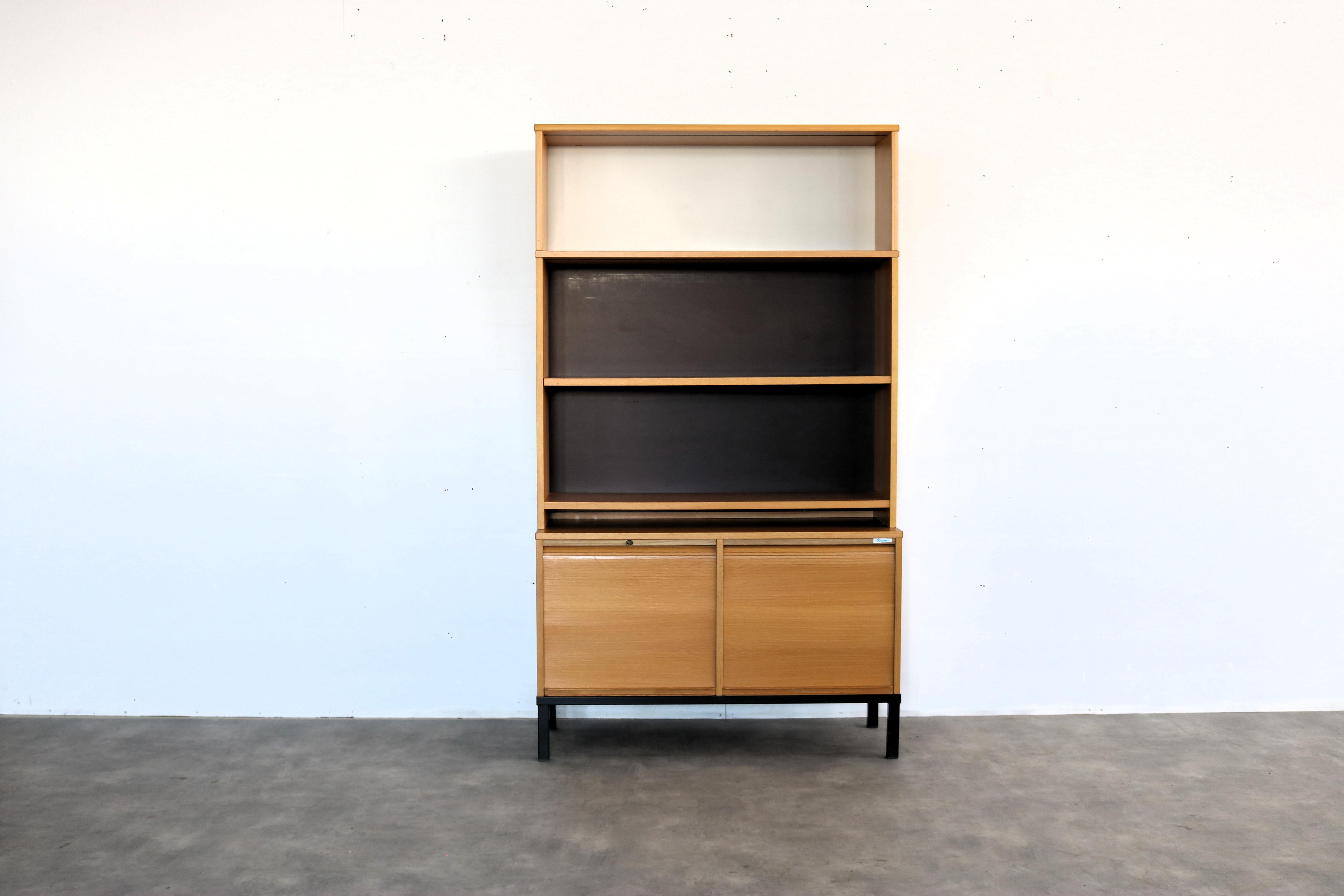 vintage filing cabinet  bookcase  Kinnarps  Swedish

period  70s
design  Kinnarps  Sweden
condition  good  minor signs of use
size  181 x 104 x 41 (hxbxd)

details  oak; metal; 2 available; 

item number  2831