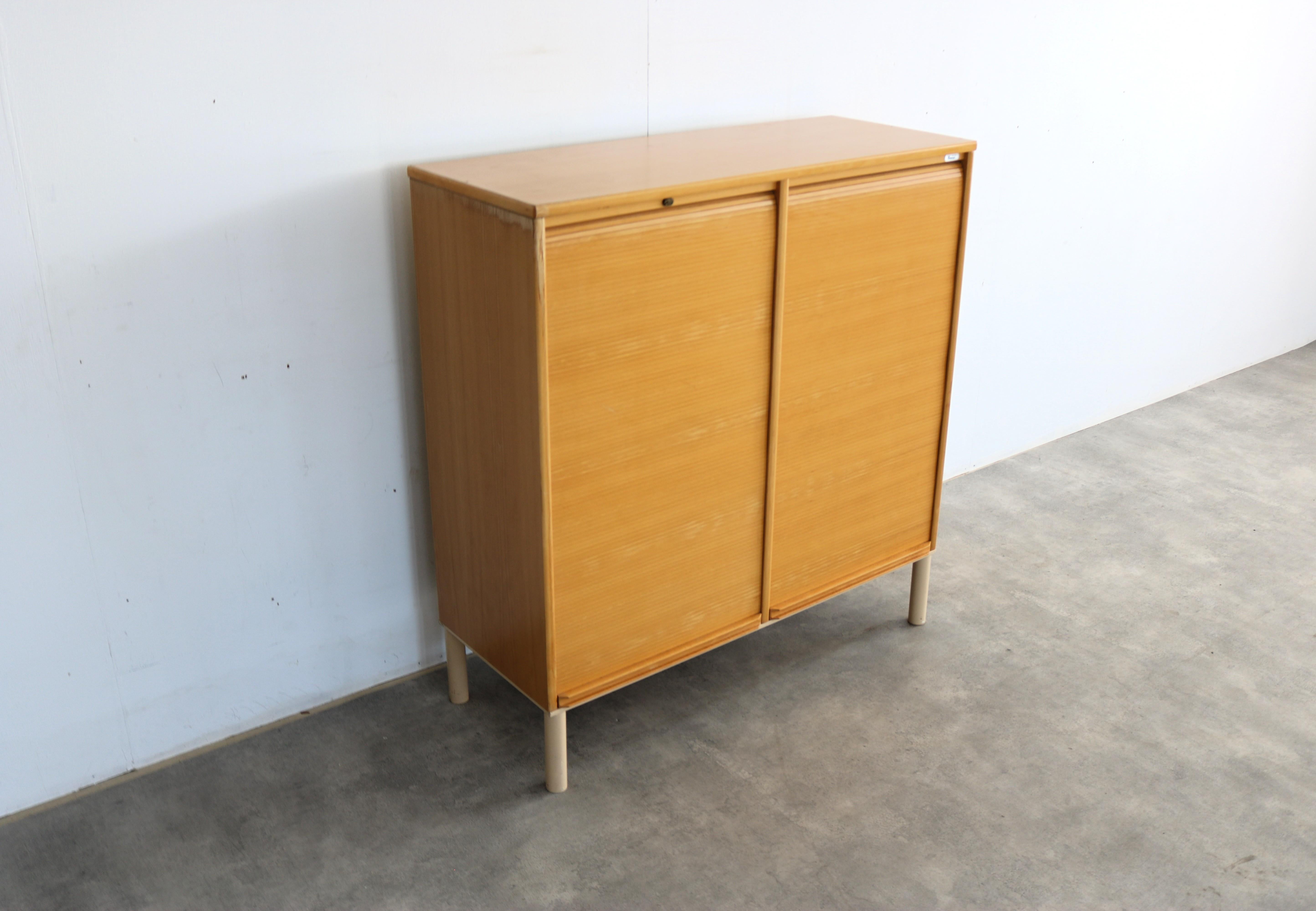vintage filing cabinet  cabinet  Kinnarps  1960s In Good Condition For Sale In Lemmer, NL