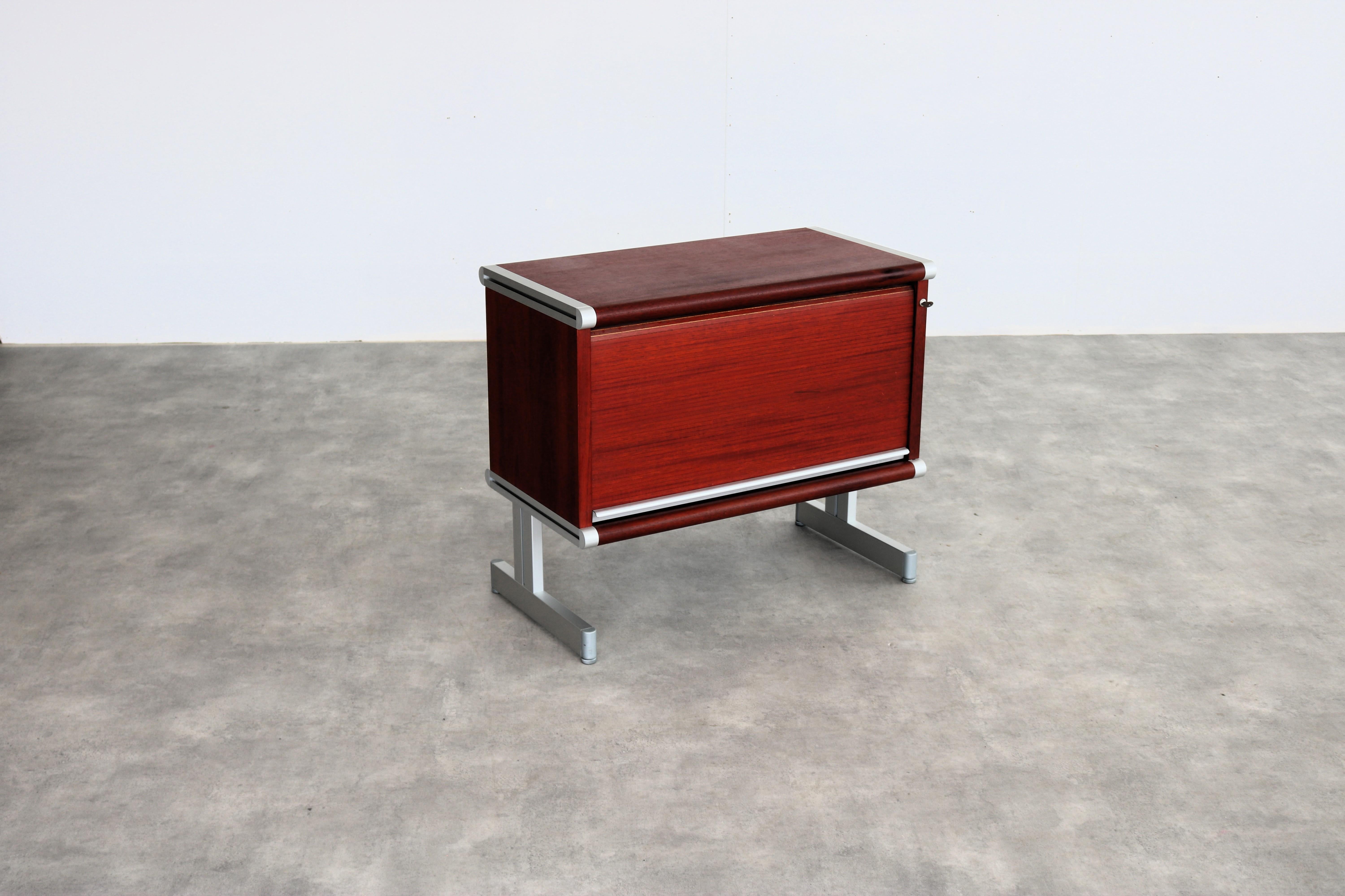Suédois Classeur vintage  cabinet  mobilier de bureau  1970s en vente