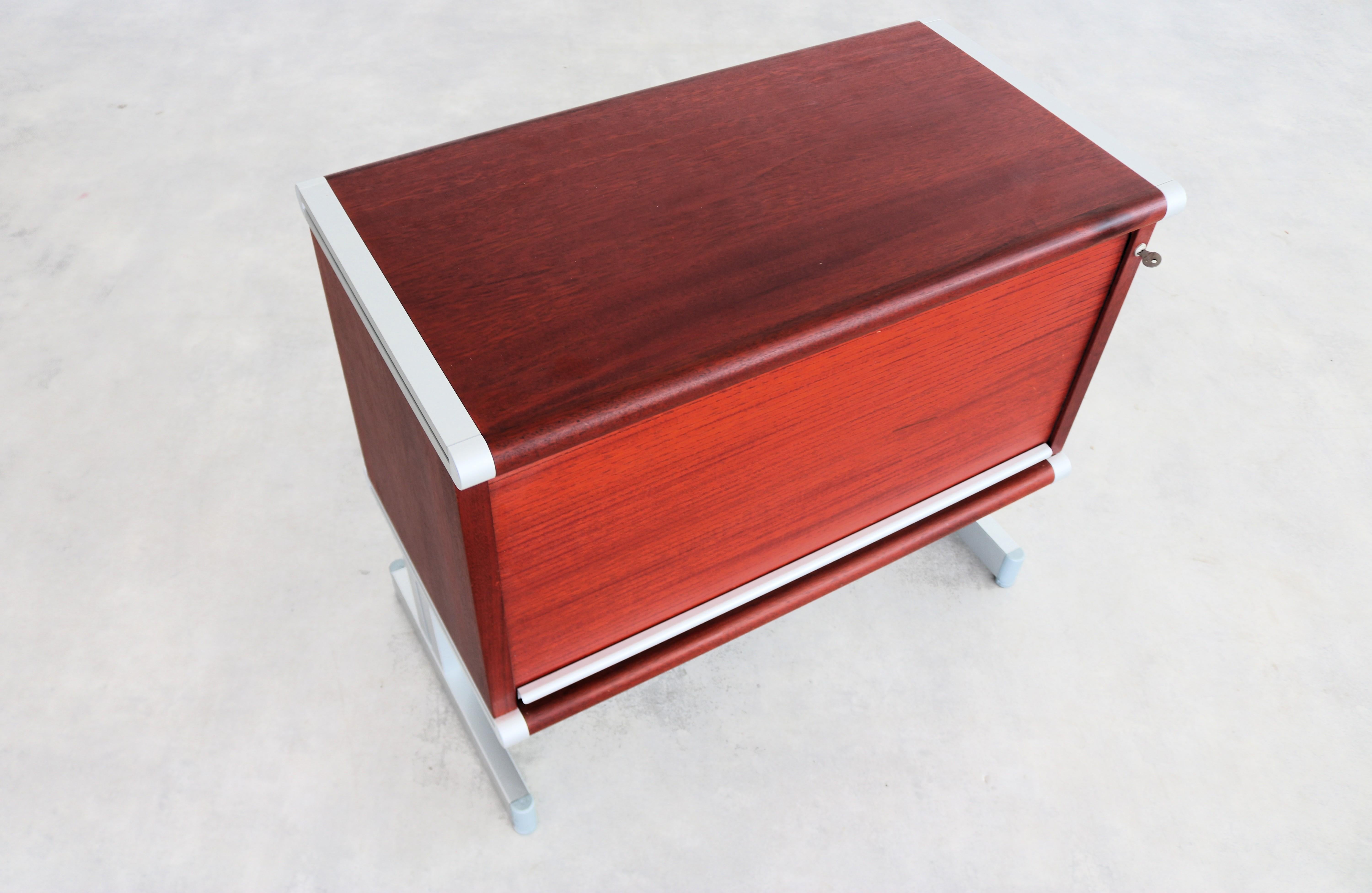 Fin du 20e siècle Classeur vintage  cabinet  mobilier de bureau  1970s en vente