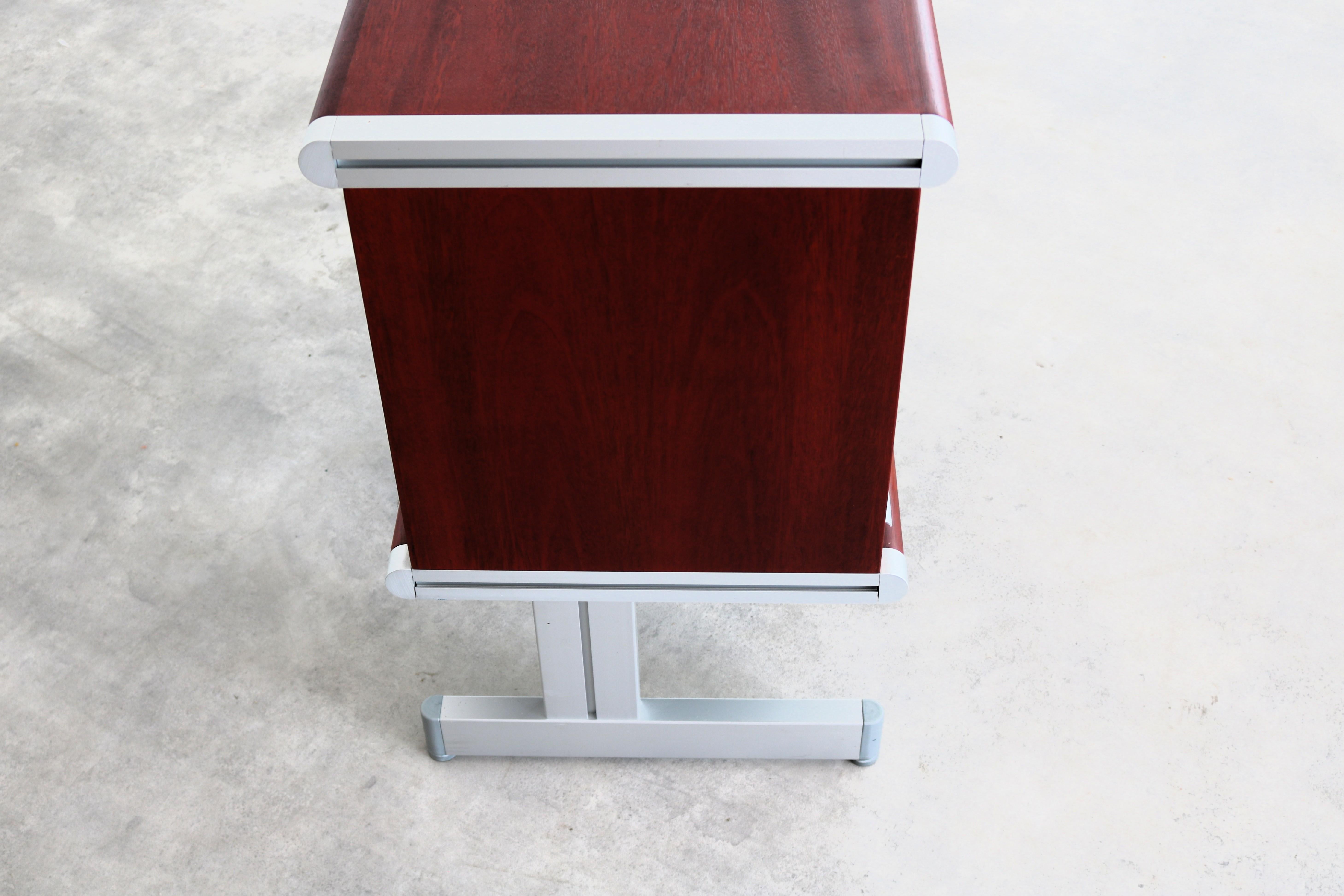 Métal Classeur vintage  cabinet  mobilier de bureau  1970s en vente