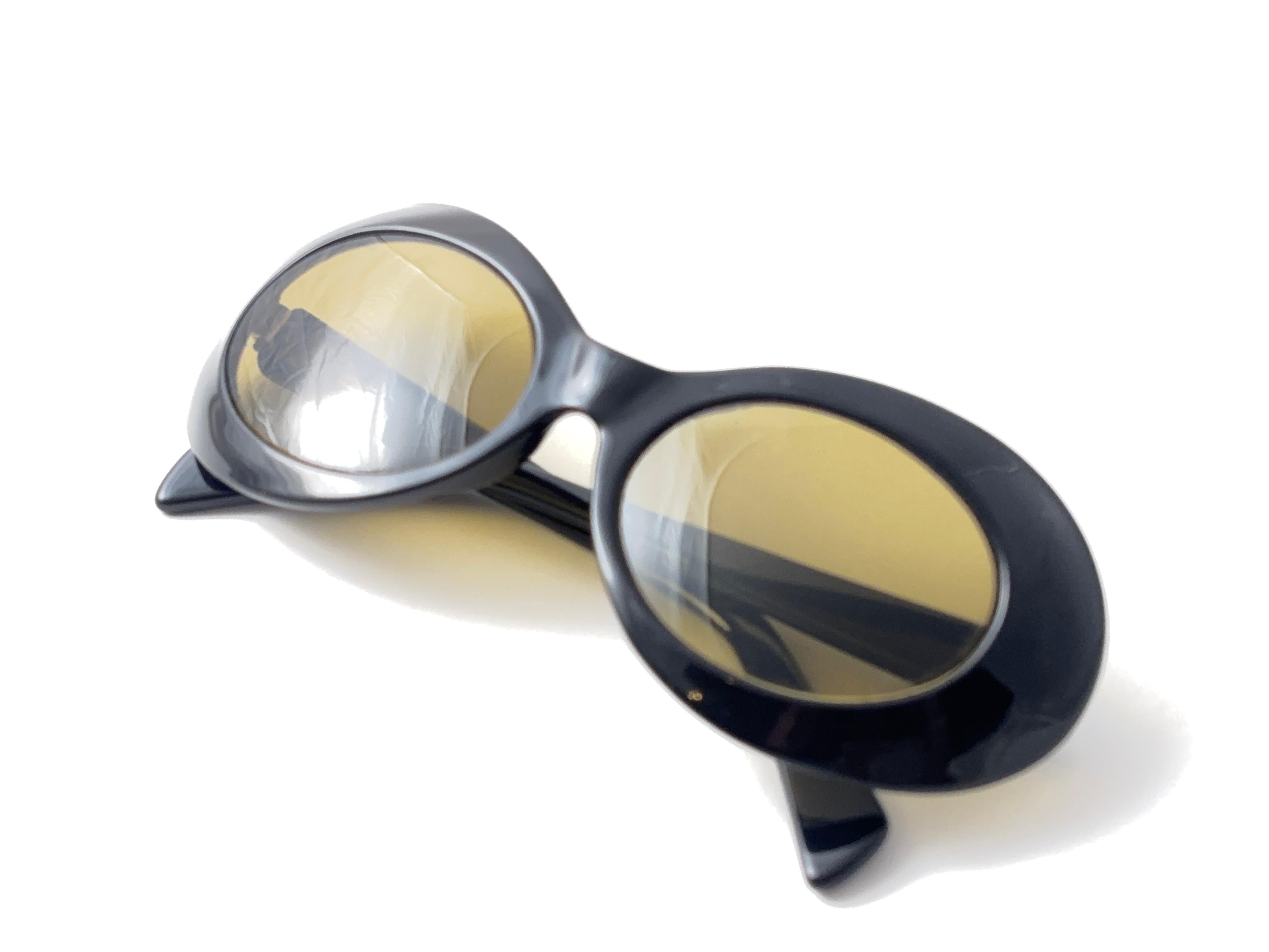 Noir Vintage Filos Oval Black Frame 1960's Midcentury Sunglasses Made In Italy en vente