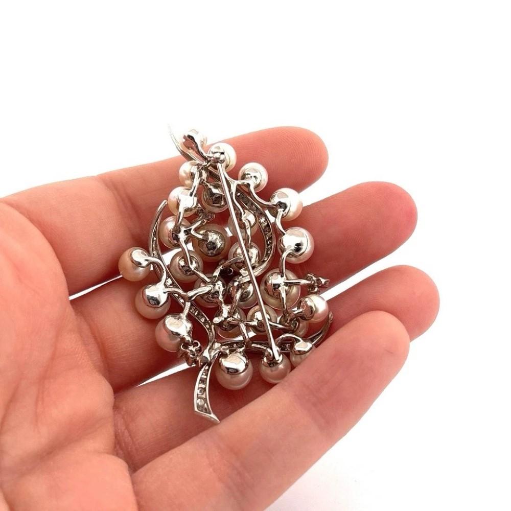 Vintage Fine 14K White Gold Akoya Pearl & Diamond Leaf Motif Brooch In Good Condition In Carmel By The Sea, CA