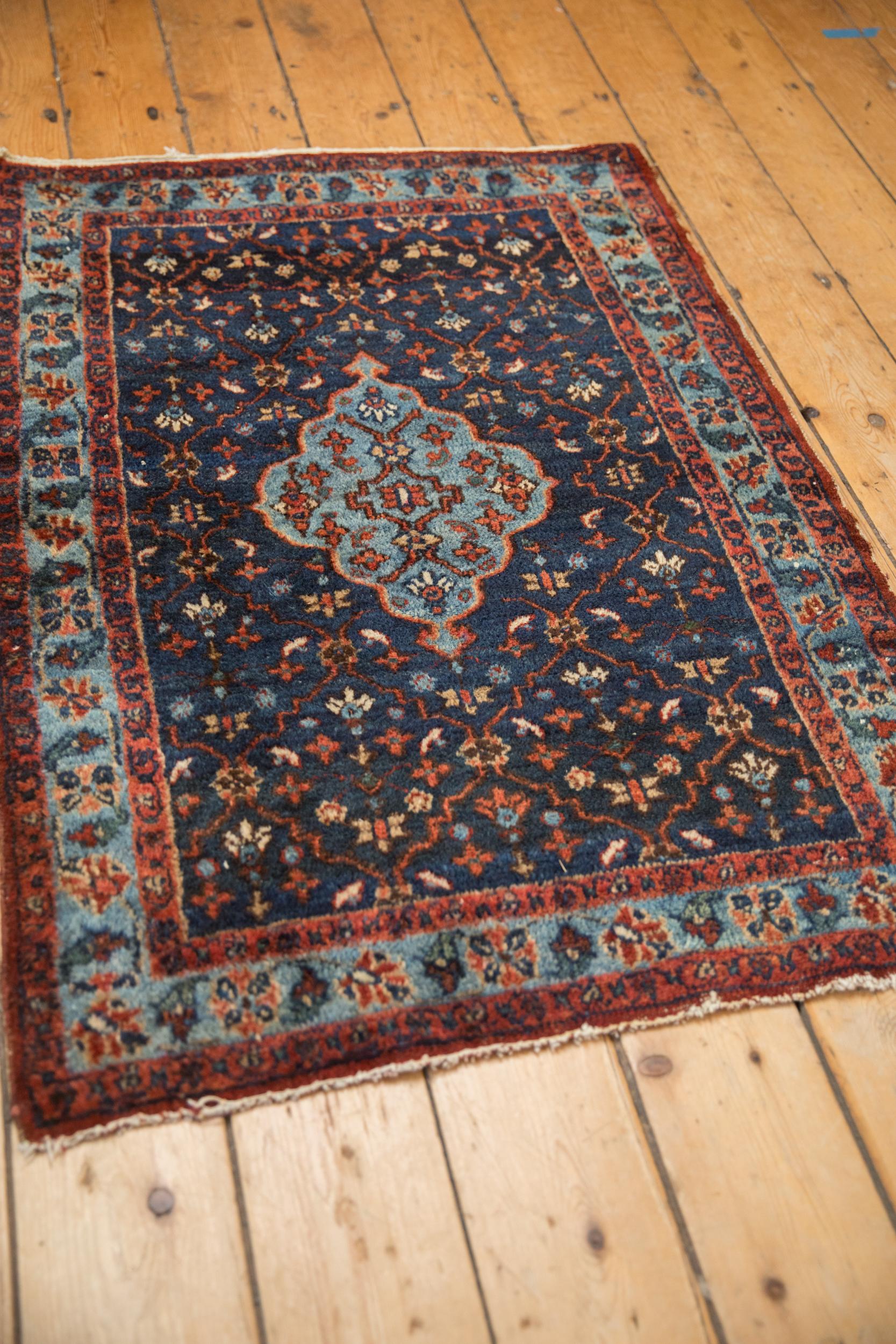 Vintage Fine Bibikabad Rug In Good Condition For Sale In Katonah, NY