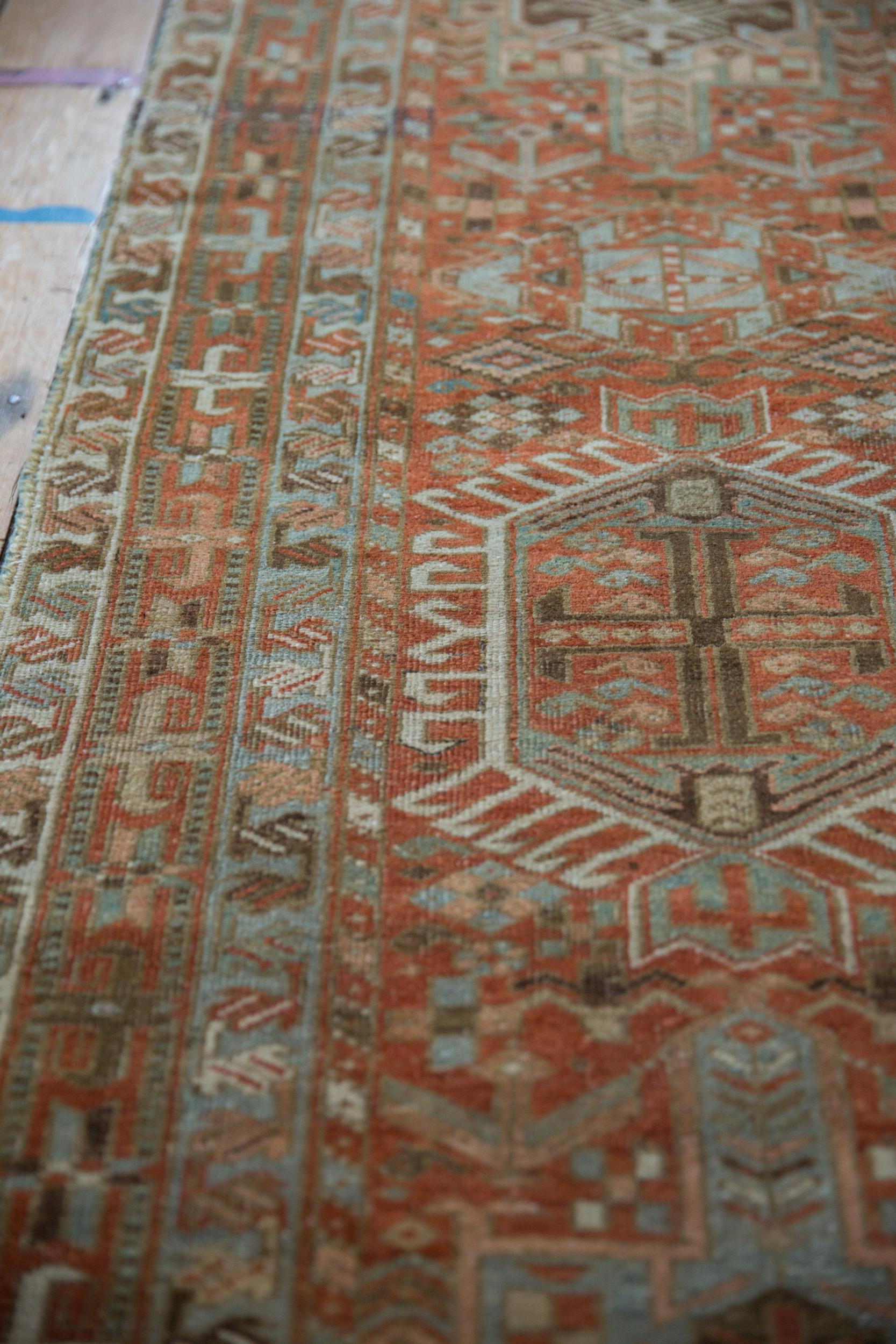 Vintage Fine Distressed Karaja Teppich Läufer (Frühes 20. Jahrhundert) im Angebot