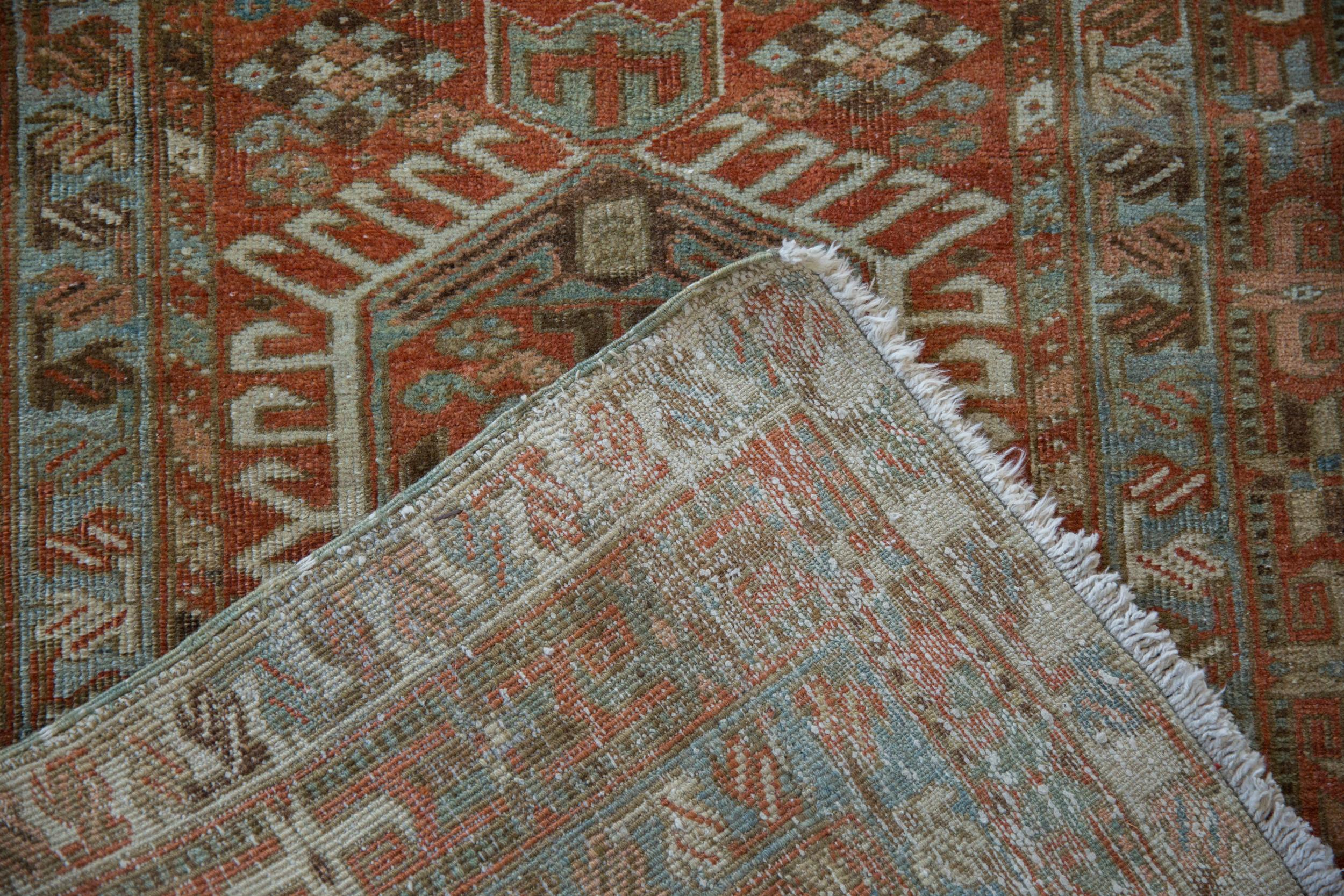 Vintage Fine Distressed Karaja Teppich Läufer im Angebot 1
