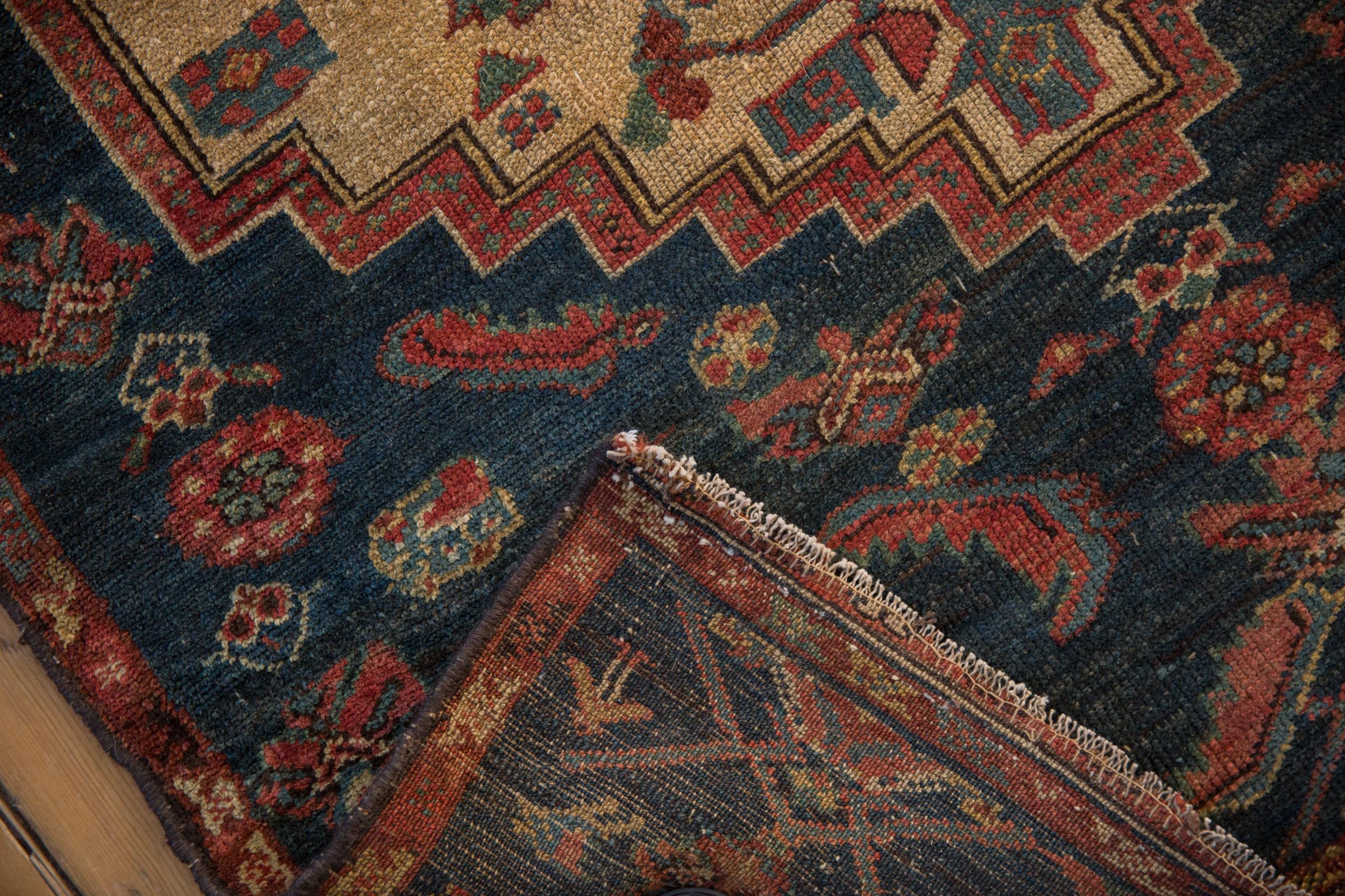 Vintage Feines Fragment Borchalou Quadratischer Teppich im Angebot 1