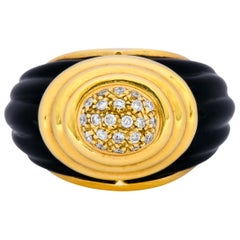 Vintage Fine French Diamond Onyx 18 Karat Gold Ring Vintage Fine French Diamond Onyx 18 Karat Gold Ring