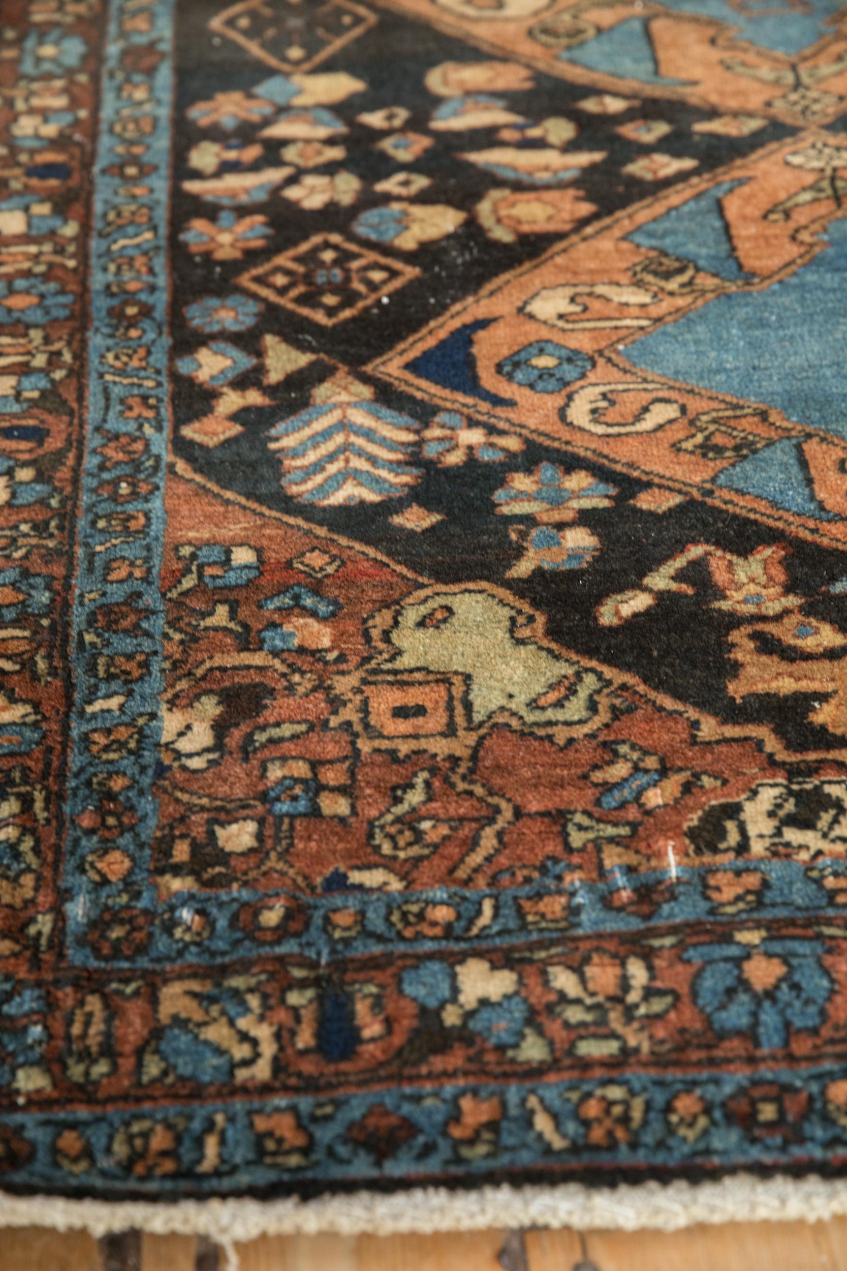 Vintage Fine Heriz Square Rug Anudado a mano en venta