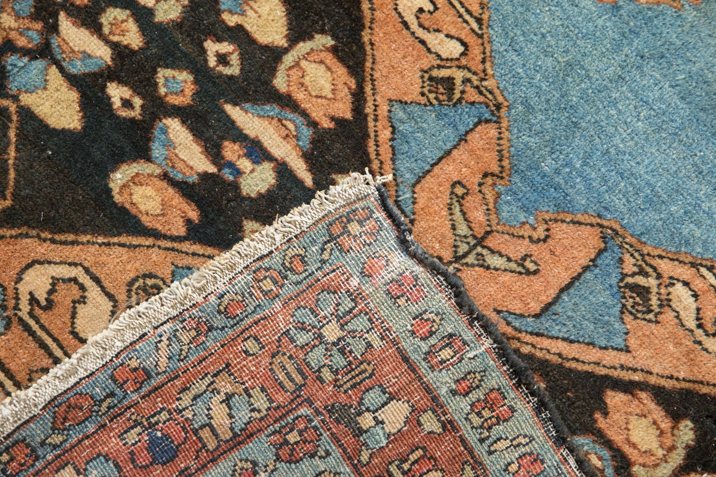Vintage Fine Heriz Square Rug en venta 1