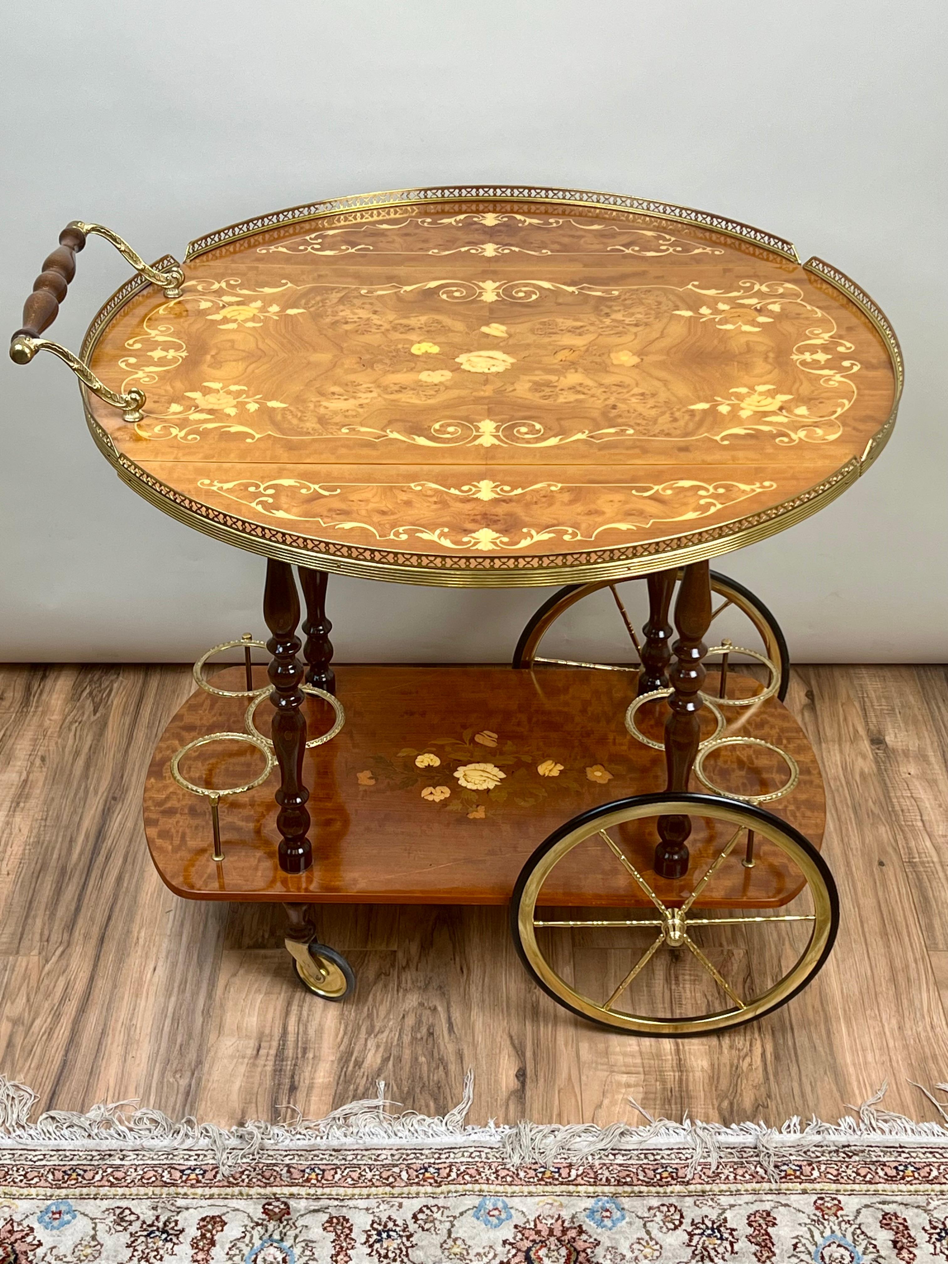 Carrello da tè in legno di radica italiano d'epoca intarsiato di Sorrento In condizioni buone in vendita a Westfield, MA
