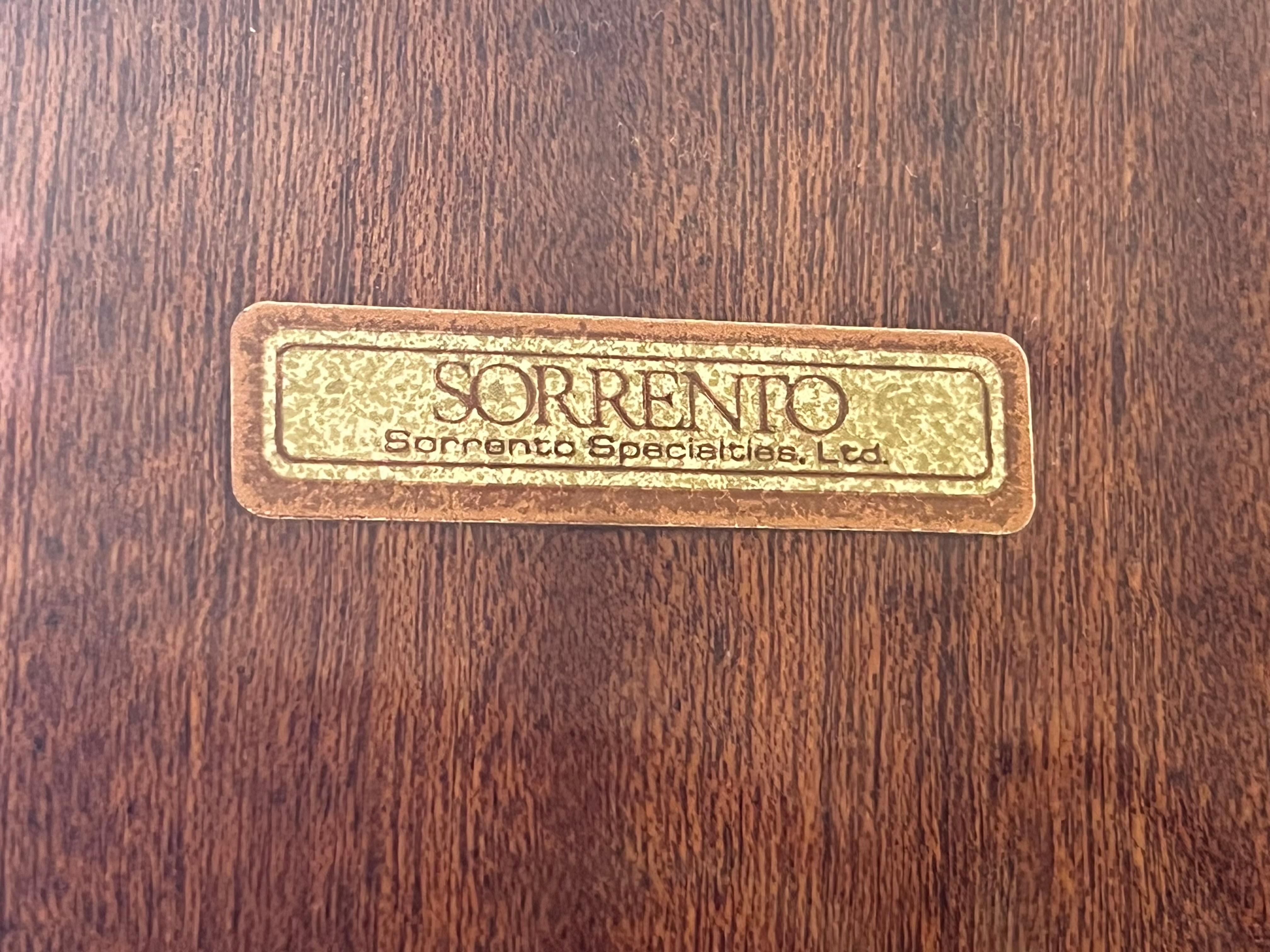 Carrello da tè in legno di radica italiano d'epoca intarsiato di Sorrento in vendita 2