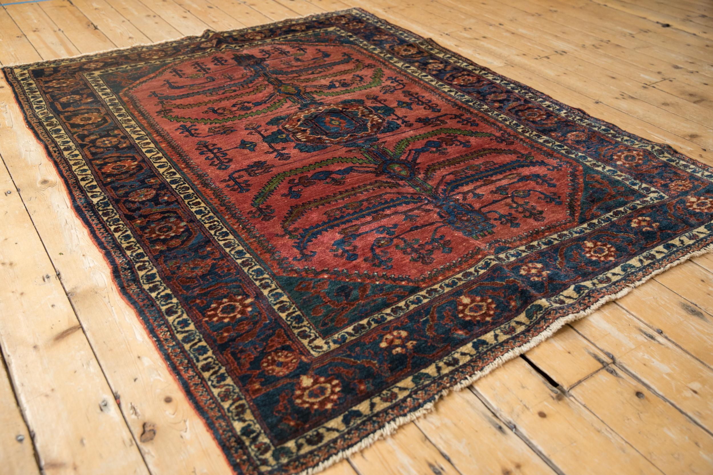 Vintage Fine Lilihan Carpet In Good Condition For Sale In Katonah, NY
