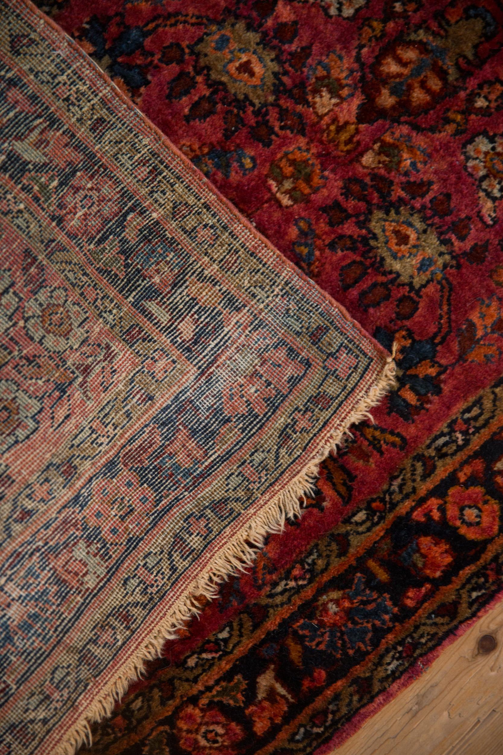 Metà XX secolo Tappeto quadrato Vintage Fine Lilihan in vendita