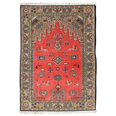 Feiner persischer Qum-Gebetteppich im Vintage-Stil mit weichem rotem Feld in Mihrab-Design