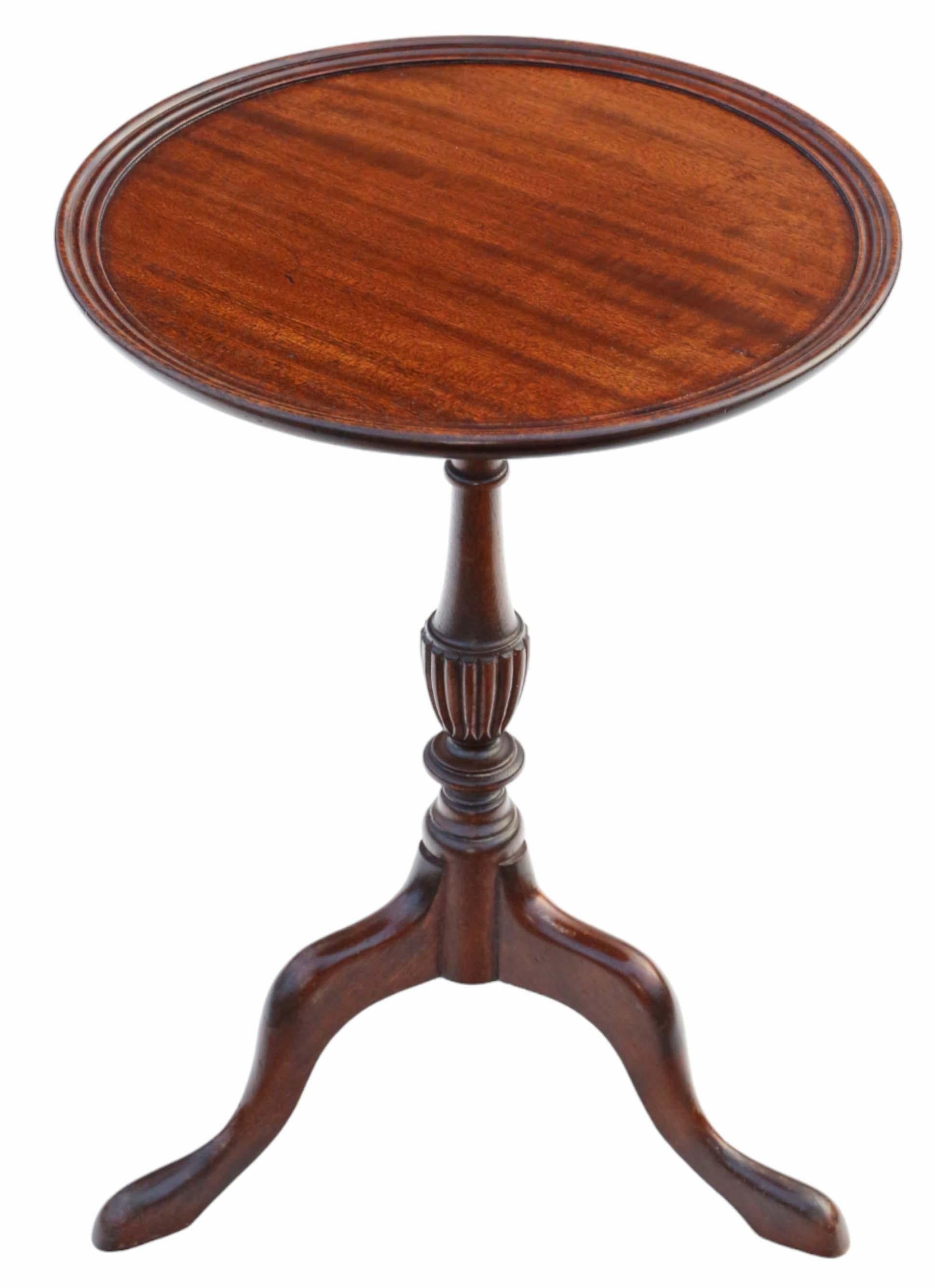 Vintage, fine-quality mid-20th Century Georgian revival wine or side table crafted from mahogany.

This table is solid with no loose joints, presenting itself as a charming piece.

There is no evidence of woodworm, and its aesthetic would complement