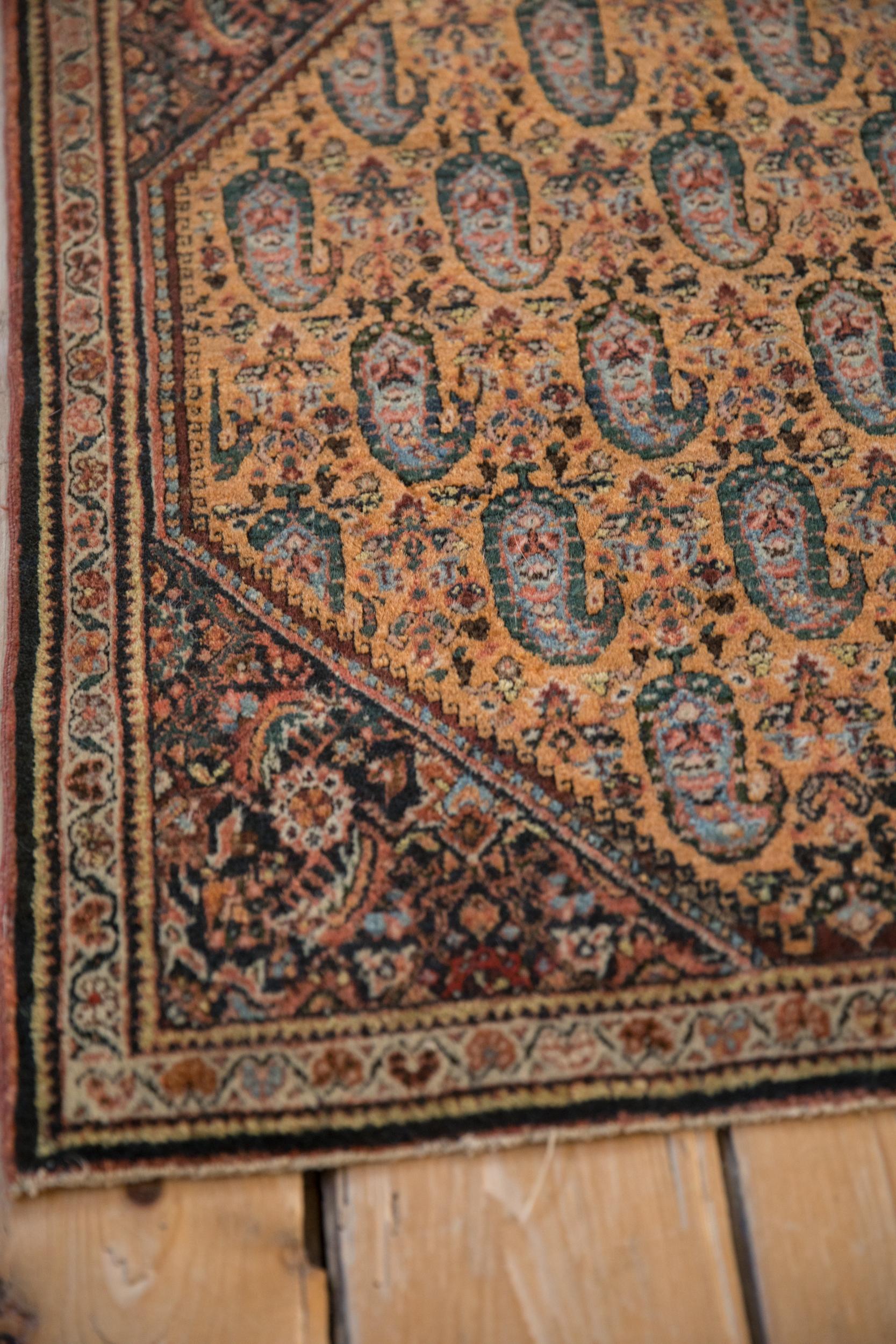 Vintage Feiner Sarouk Quadratischer Teppich Matte im Zustand „Gut“ im Angebot in Katonah, NY