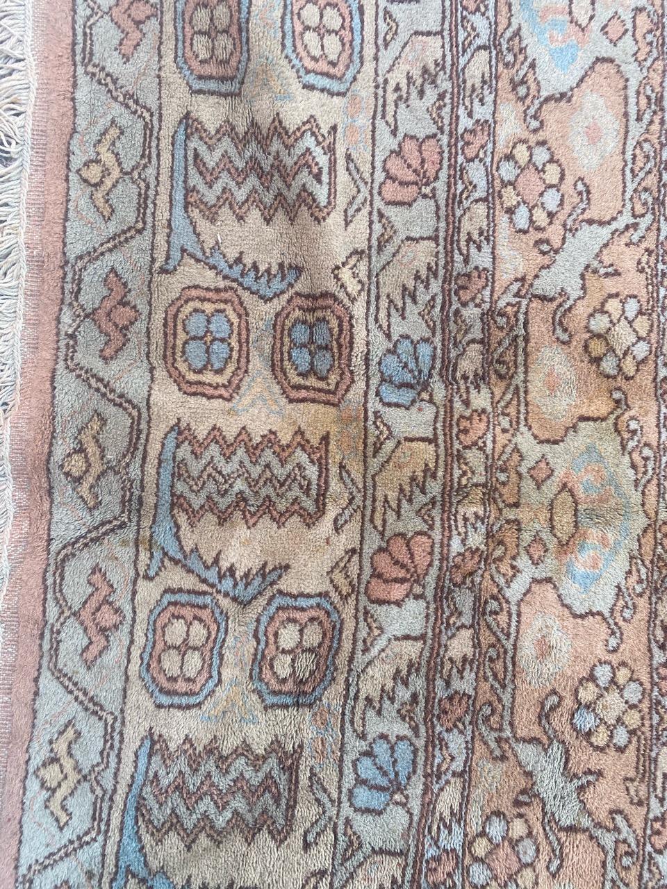 Vintage fine Turkish rug For Sale 4