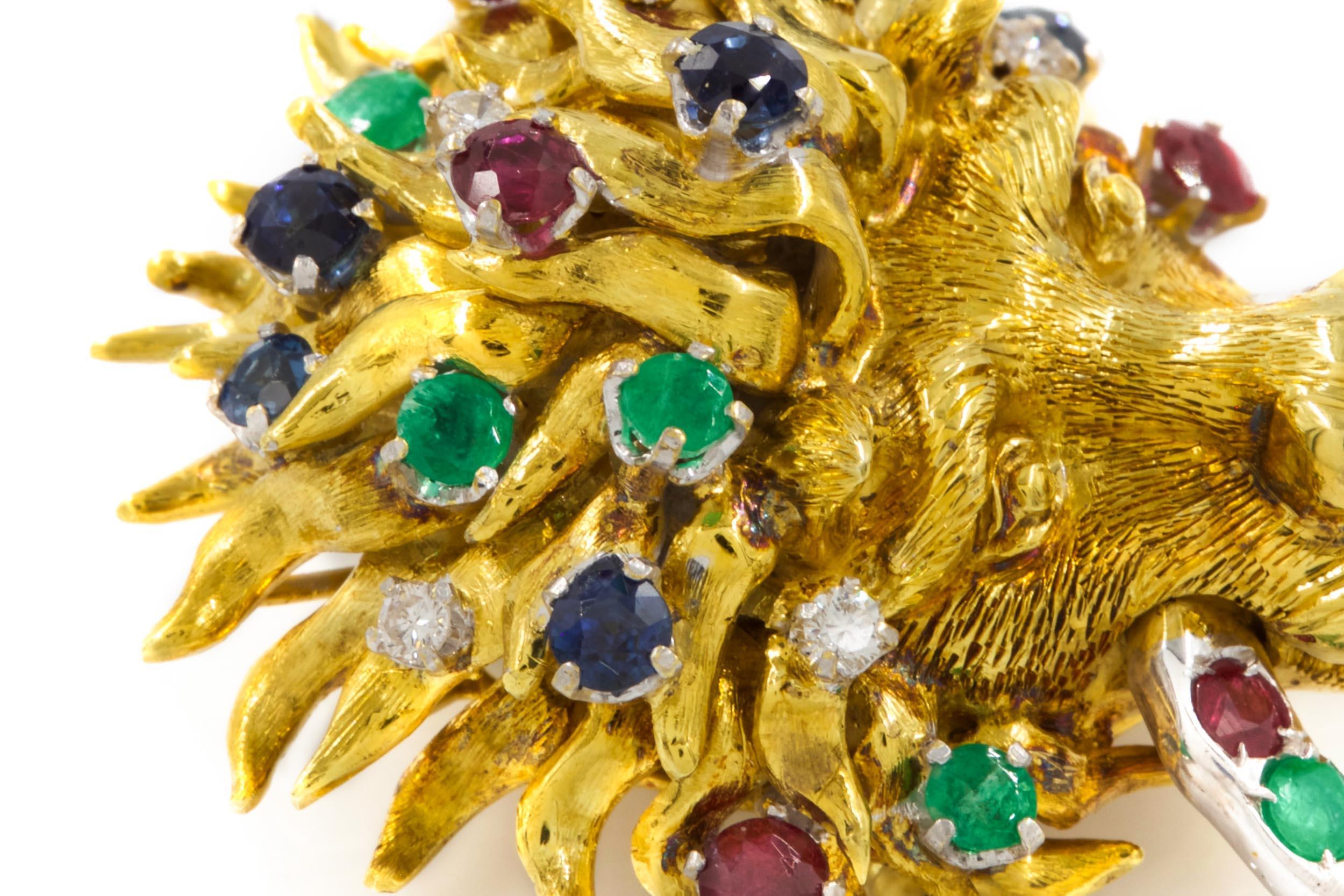 Vintage Finely Sculpted 18K Gold Gemset Lion Brooch 'Converts to Pendant' For Sale 6